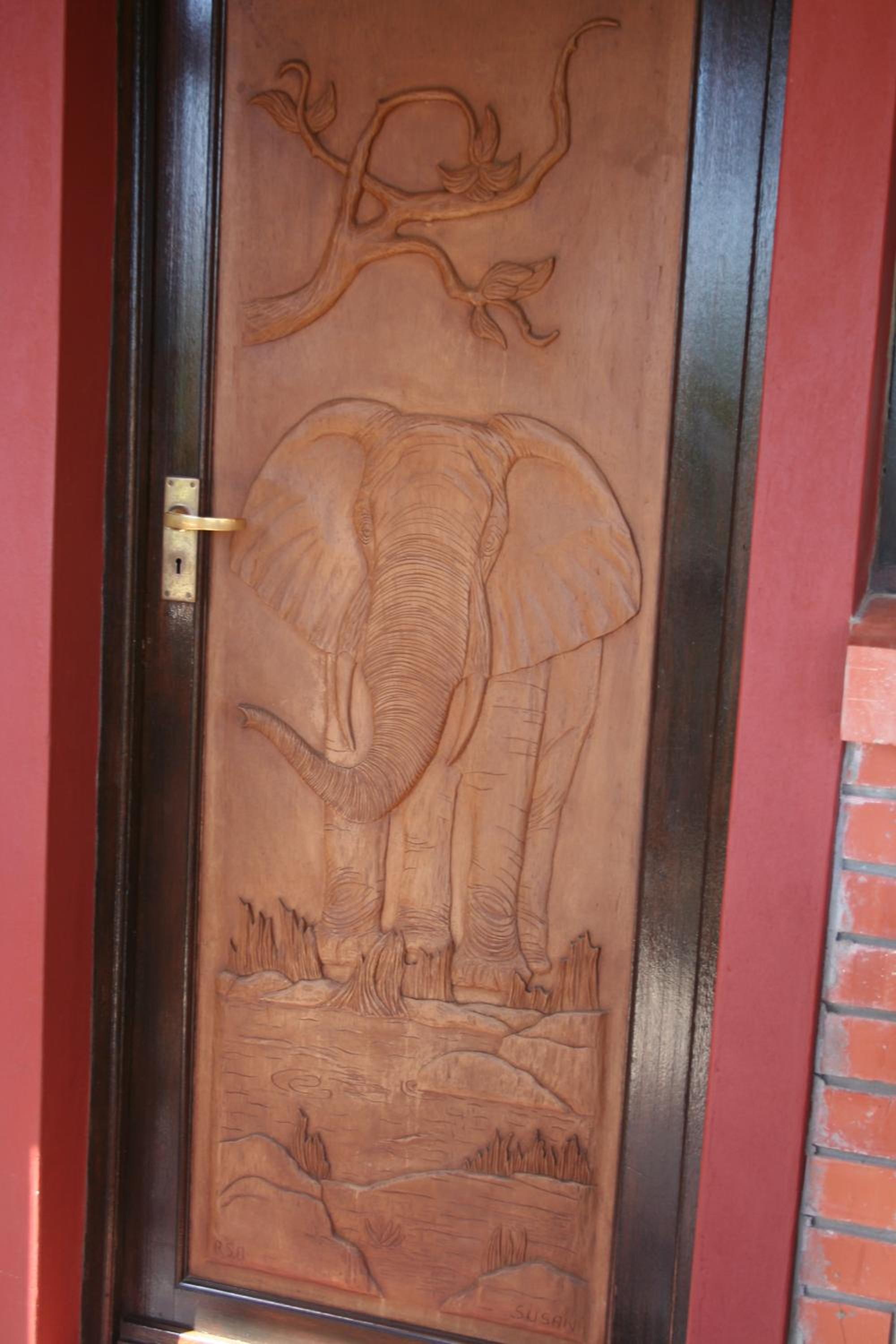 Standard Suite - Elephant photo 3