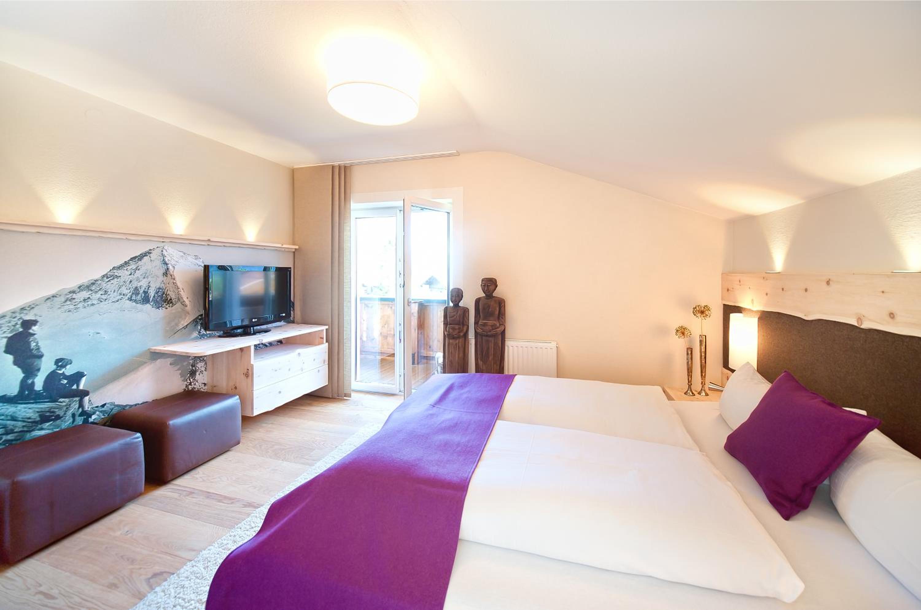 Two-Bedroom Apartment with Balcony - Photo 3