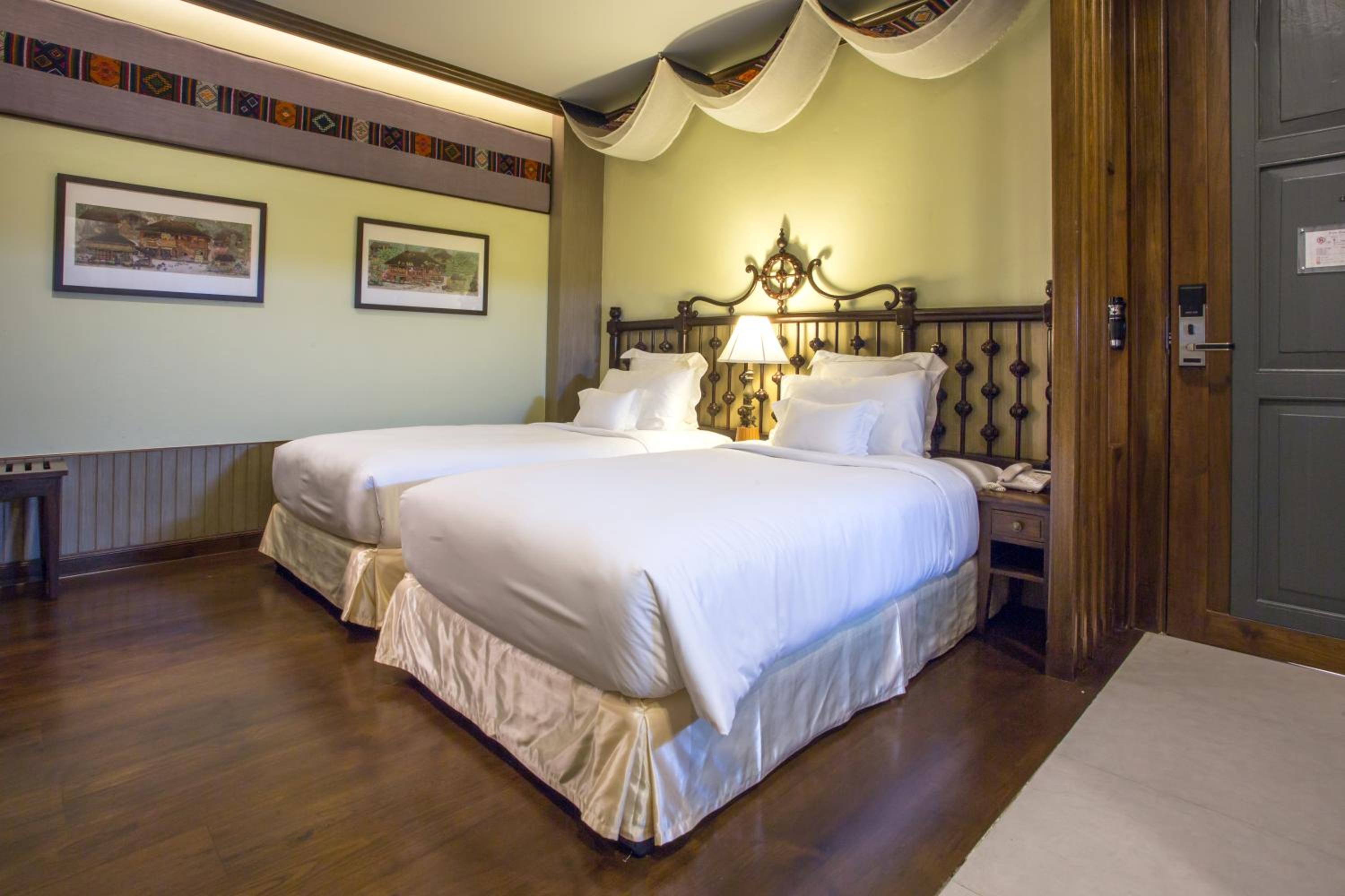 Deluxe Double Room thumbnail 5