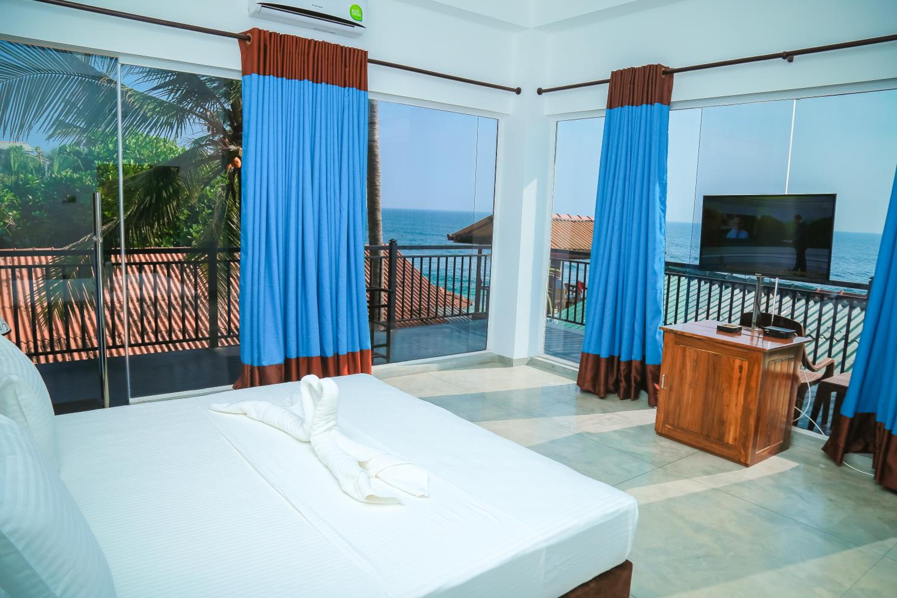 Deluxe Double Room with Balcony and Sea View
