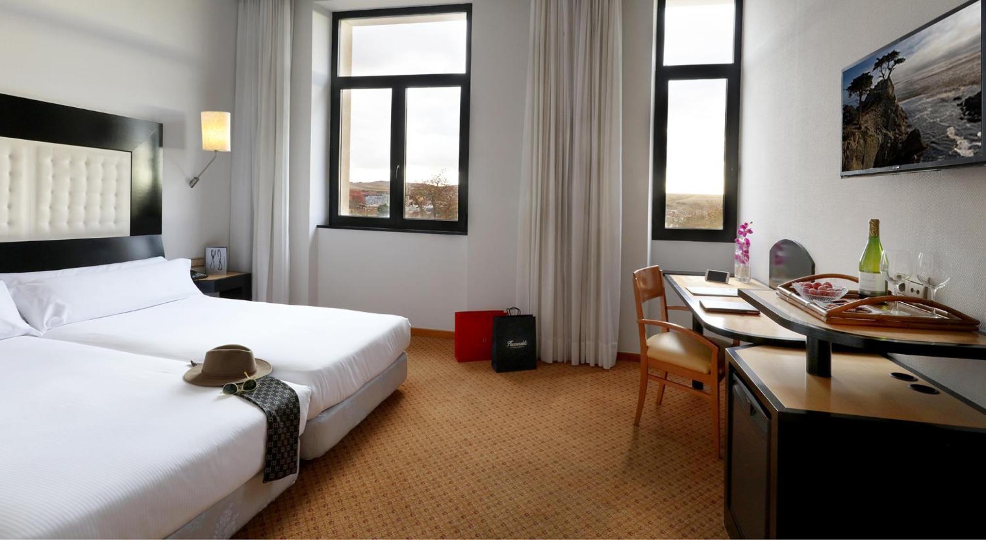 Comfort Double or Twin Room (1-2 Adults) - Photo 1