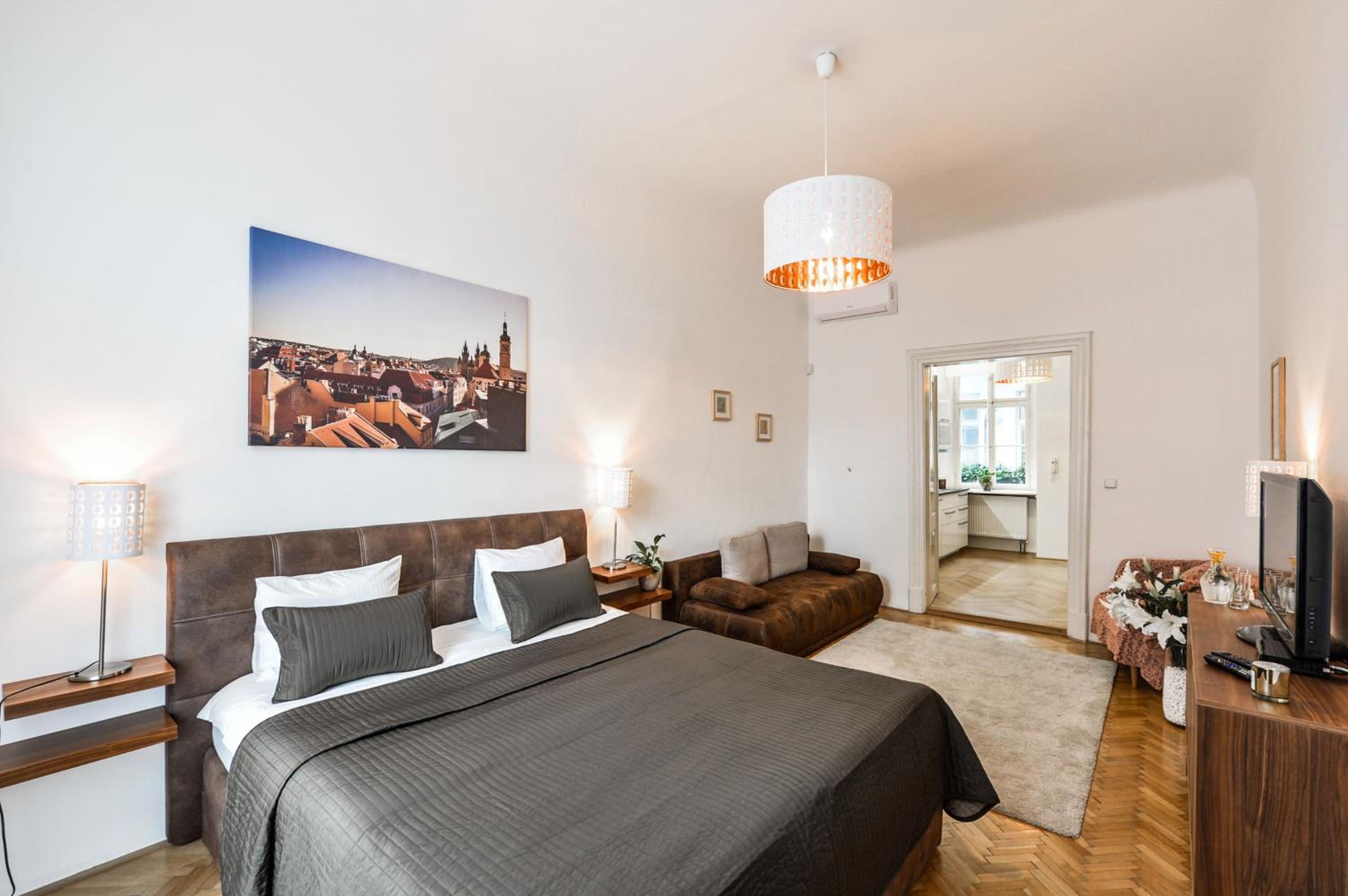 One-Bedroom Apartment