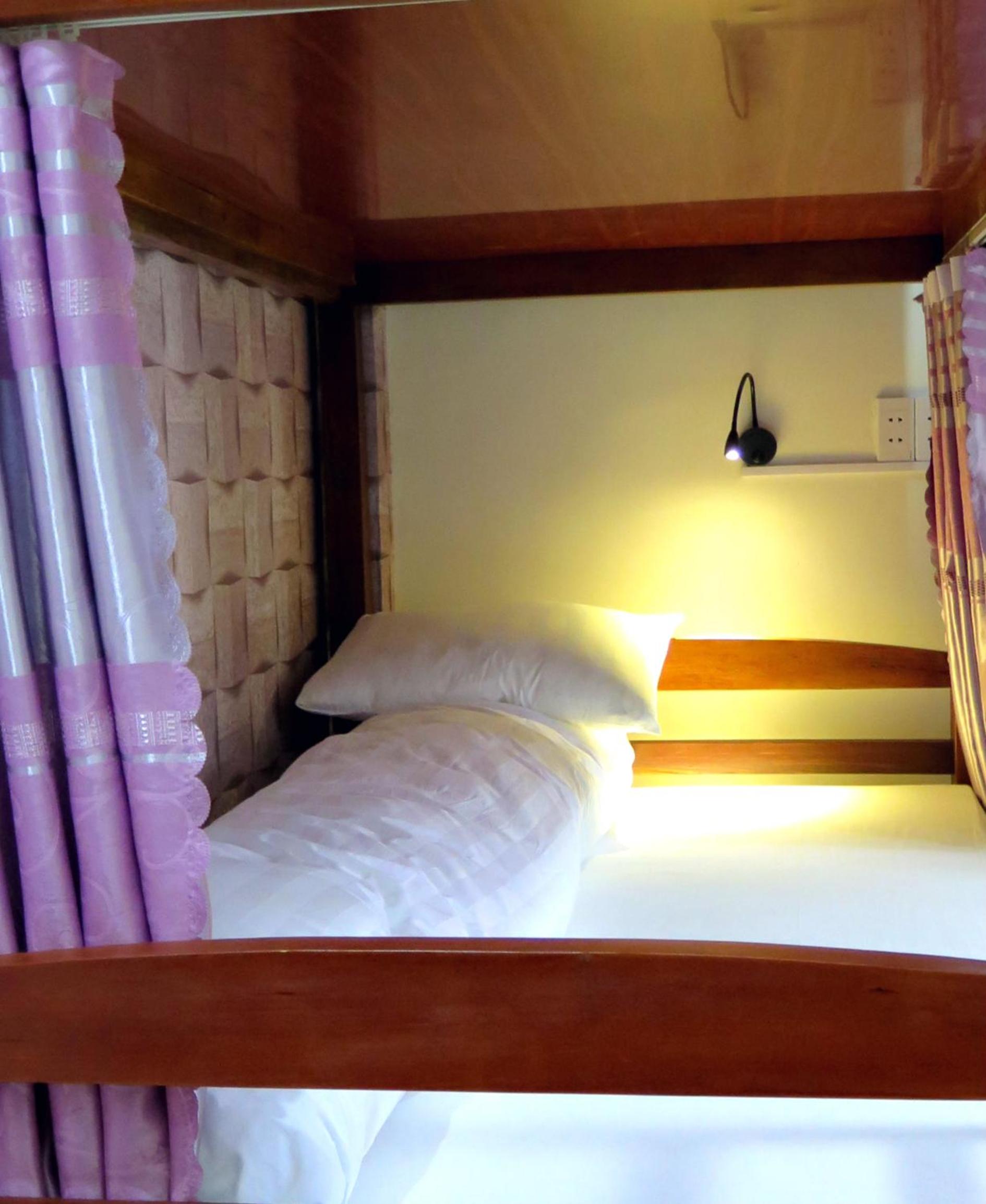 Bed in 8-Bed Mixed Dormitory Room photo 1