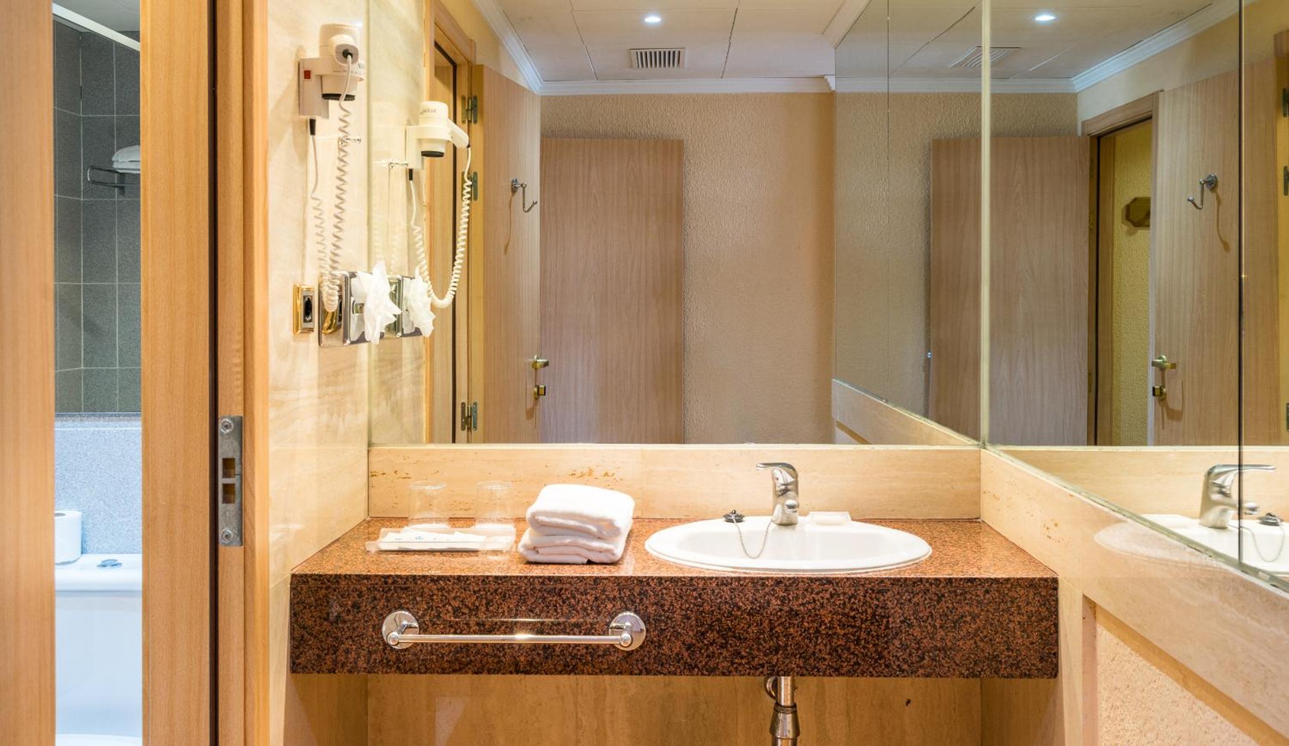 Double or Twin Room photo 3