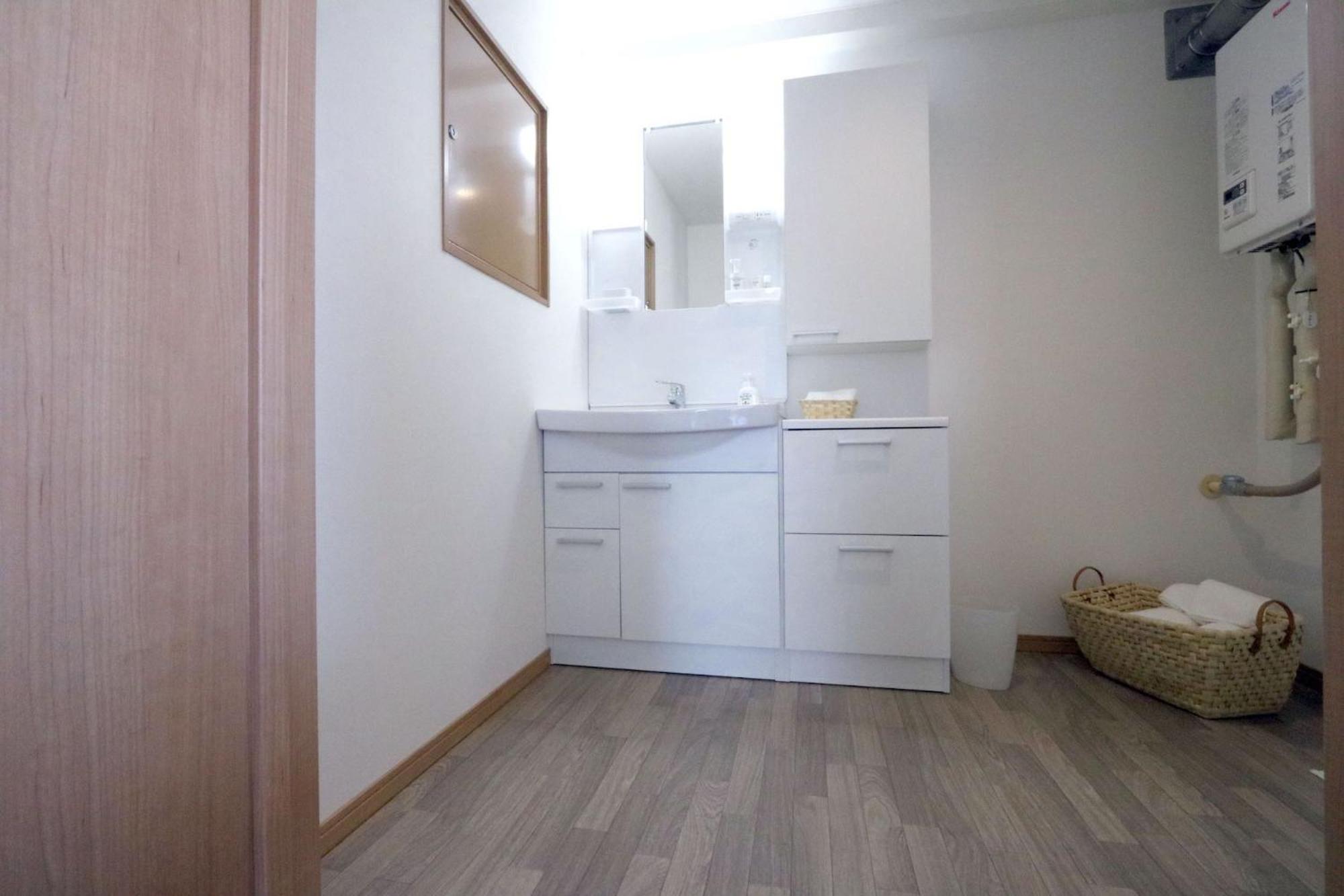 Apartment with Balcony - Photo 5