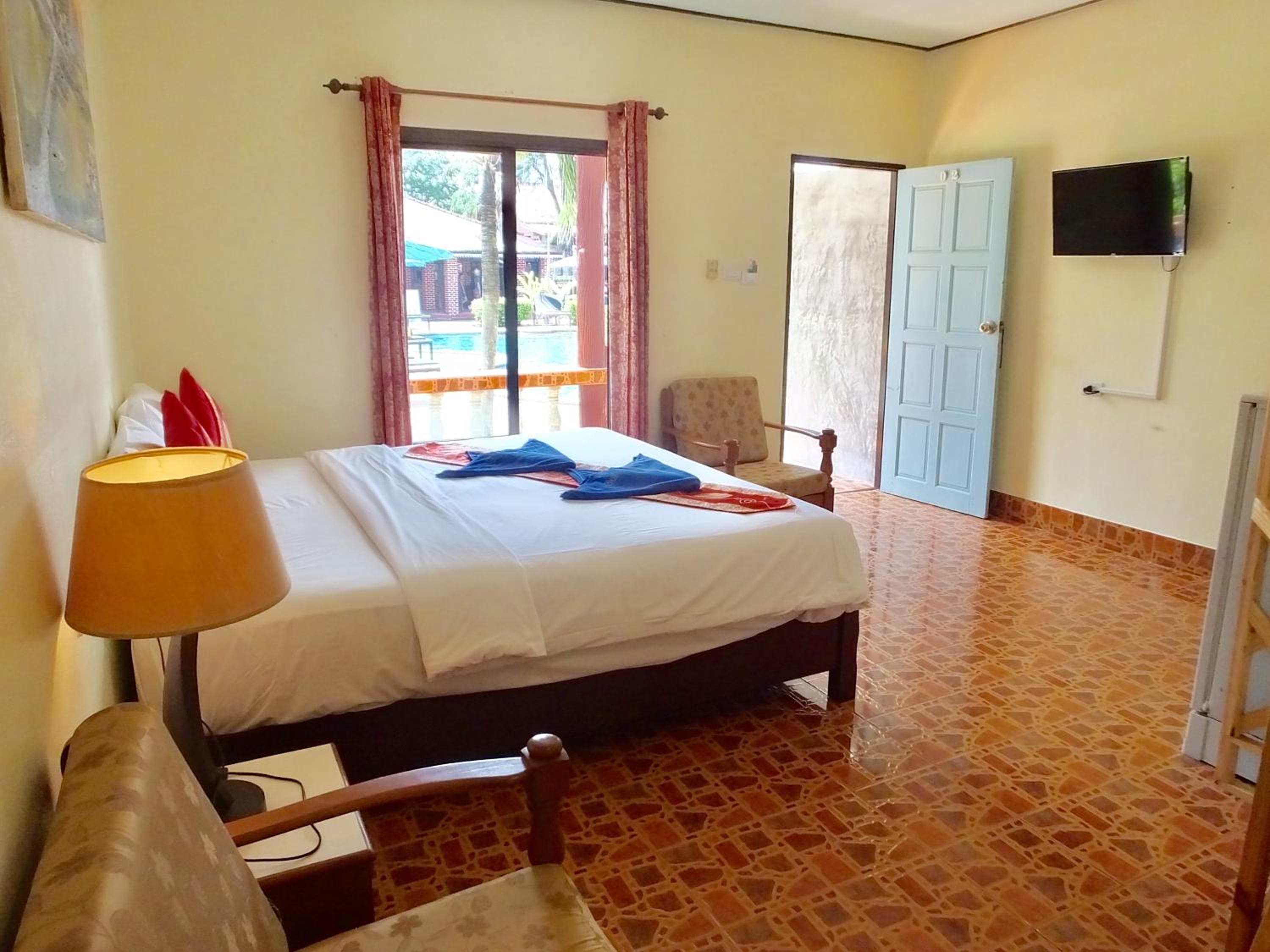 Double Room with Pool View photo 3