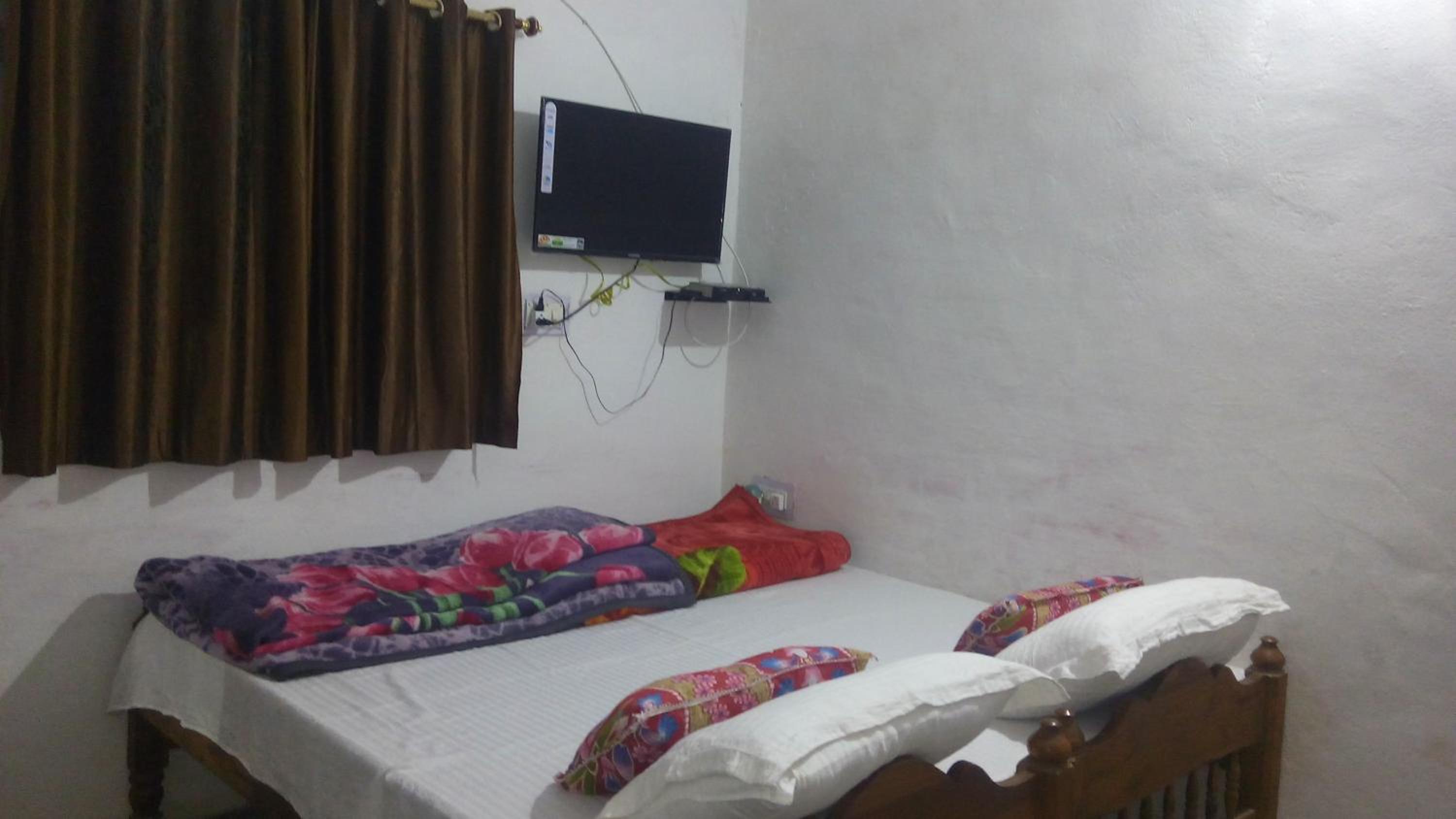 Budget Twin Room - Photo 1