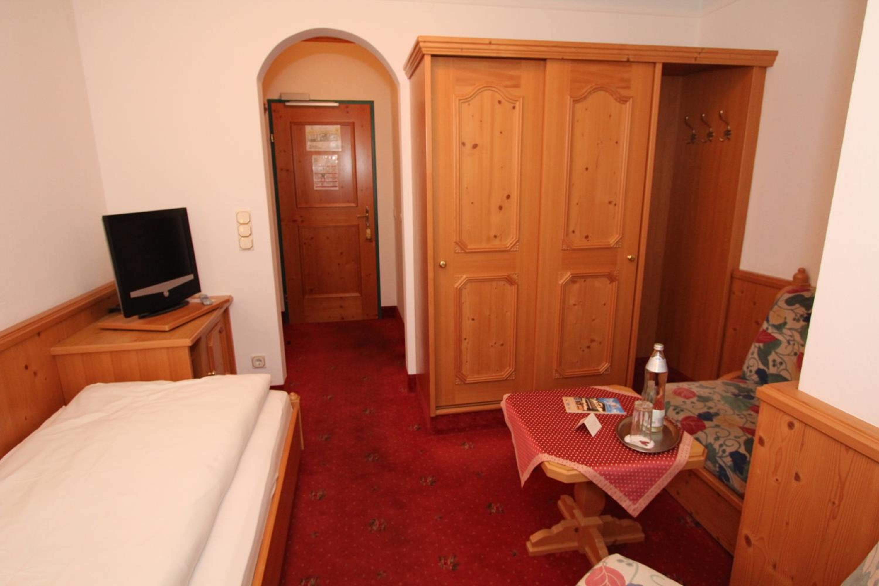 Single Room photo 2