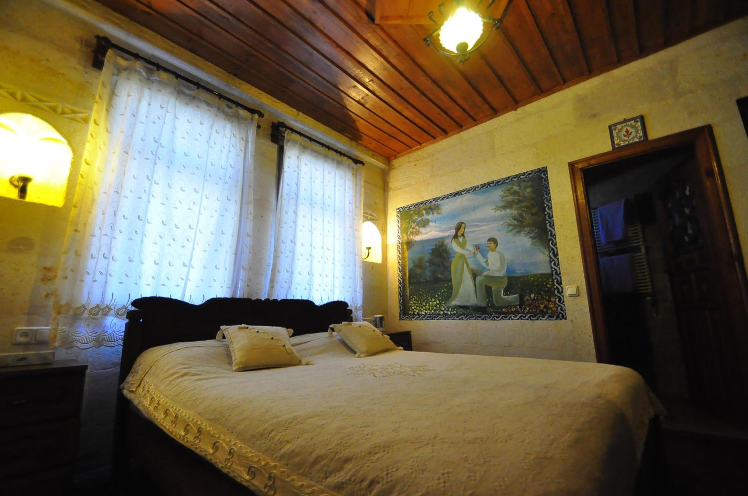 Deluxe Room - Photo 3