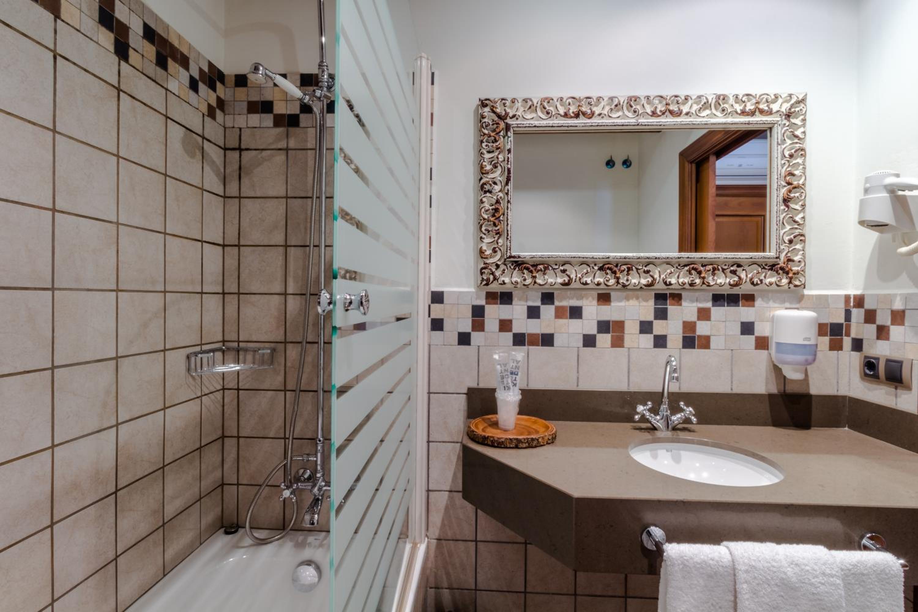 Triple Room - Photo 5