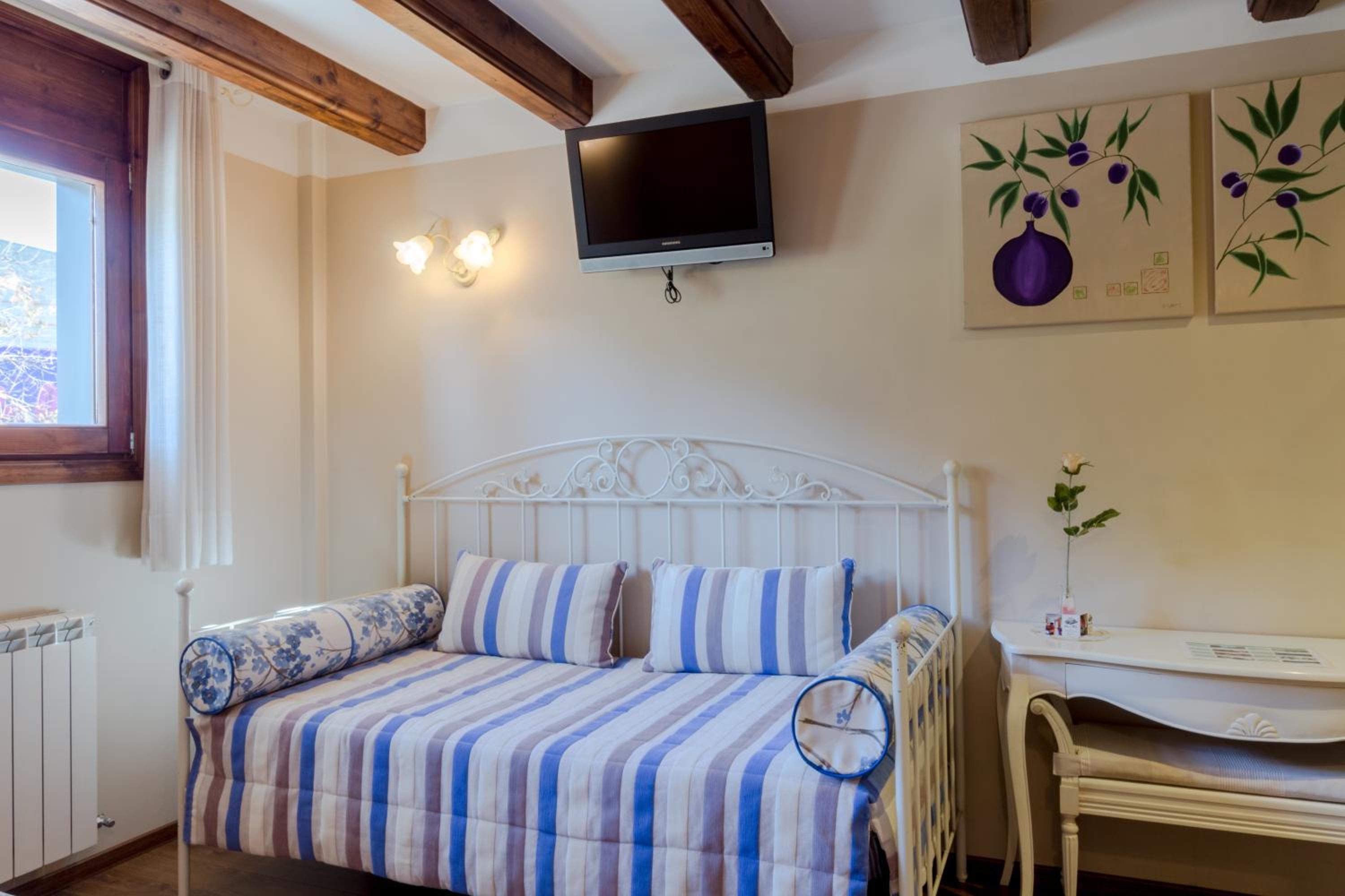 Triple Room - Photo 2