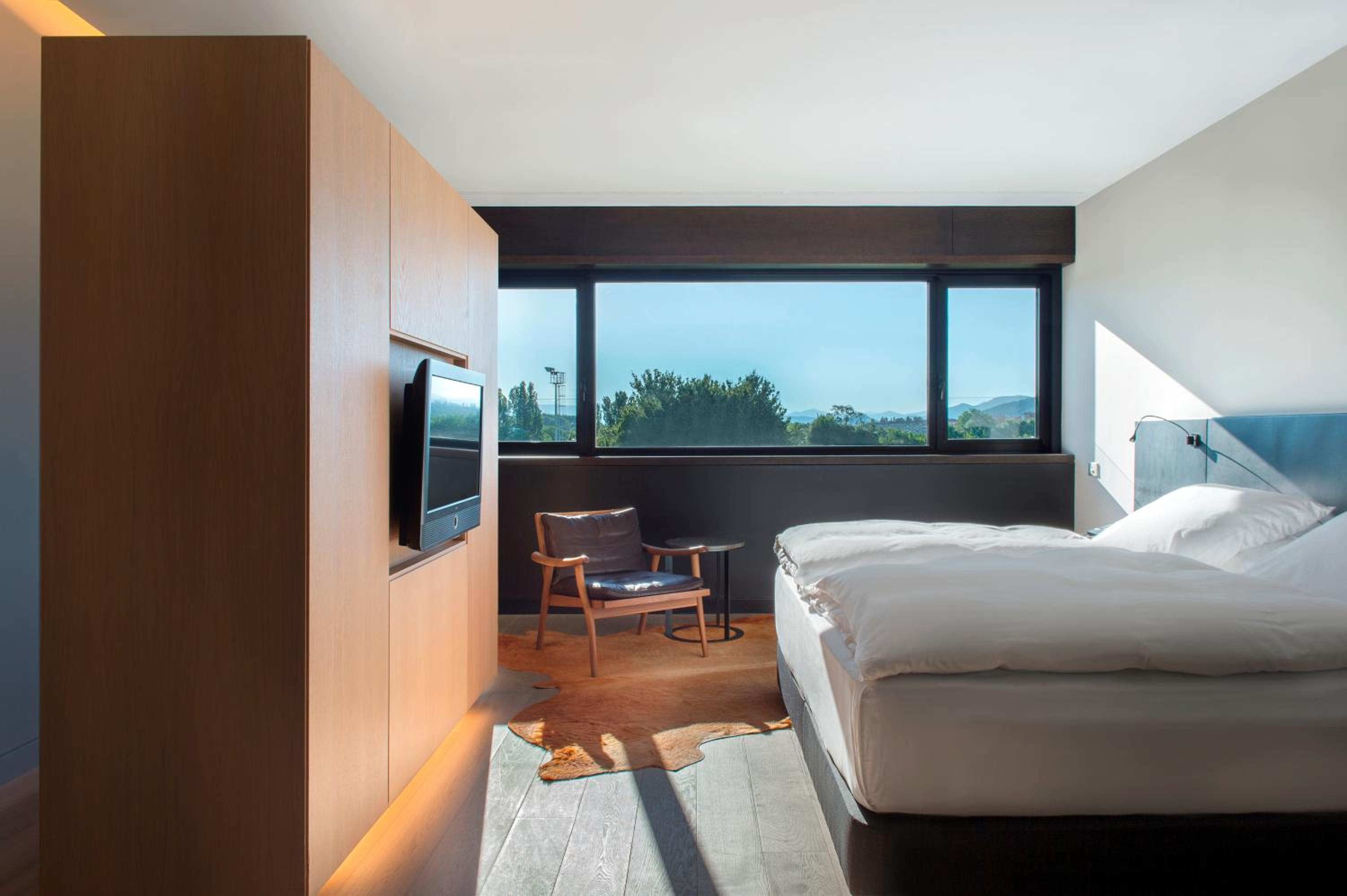 Two-Bedroom Suite - Photo 2