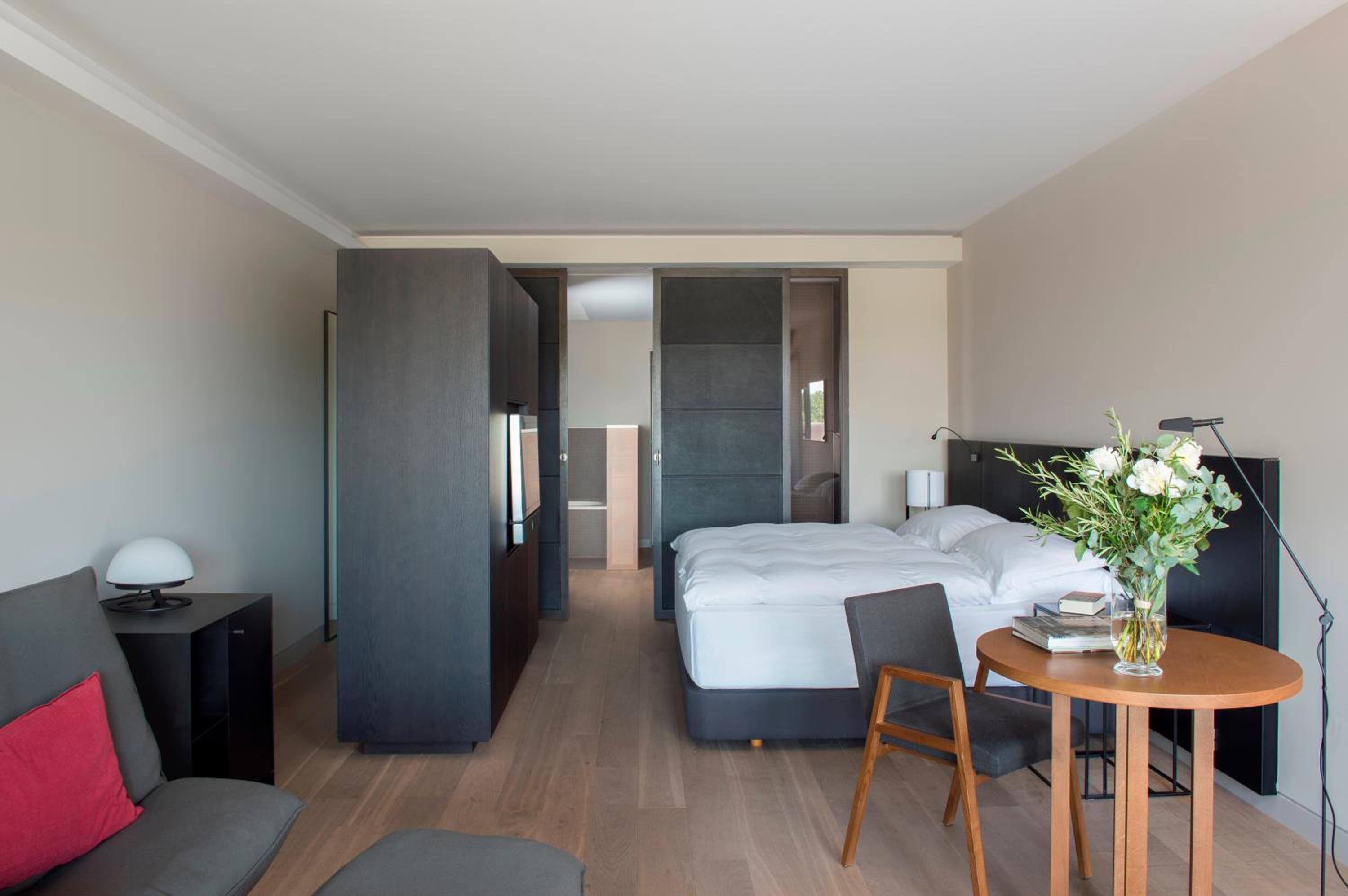 Executive Suite - Photo 4