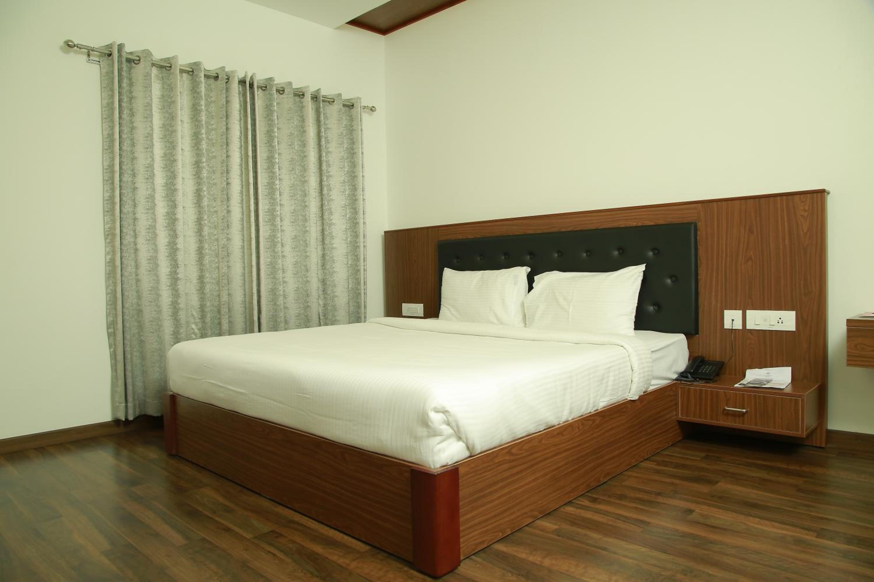 Deluxe Double Room - Photo 16