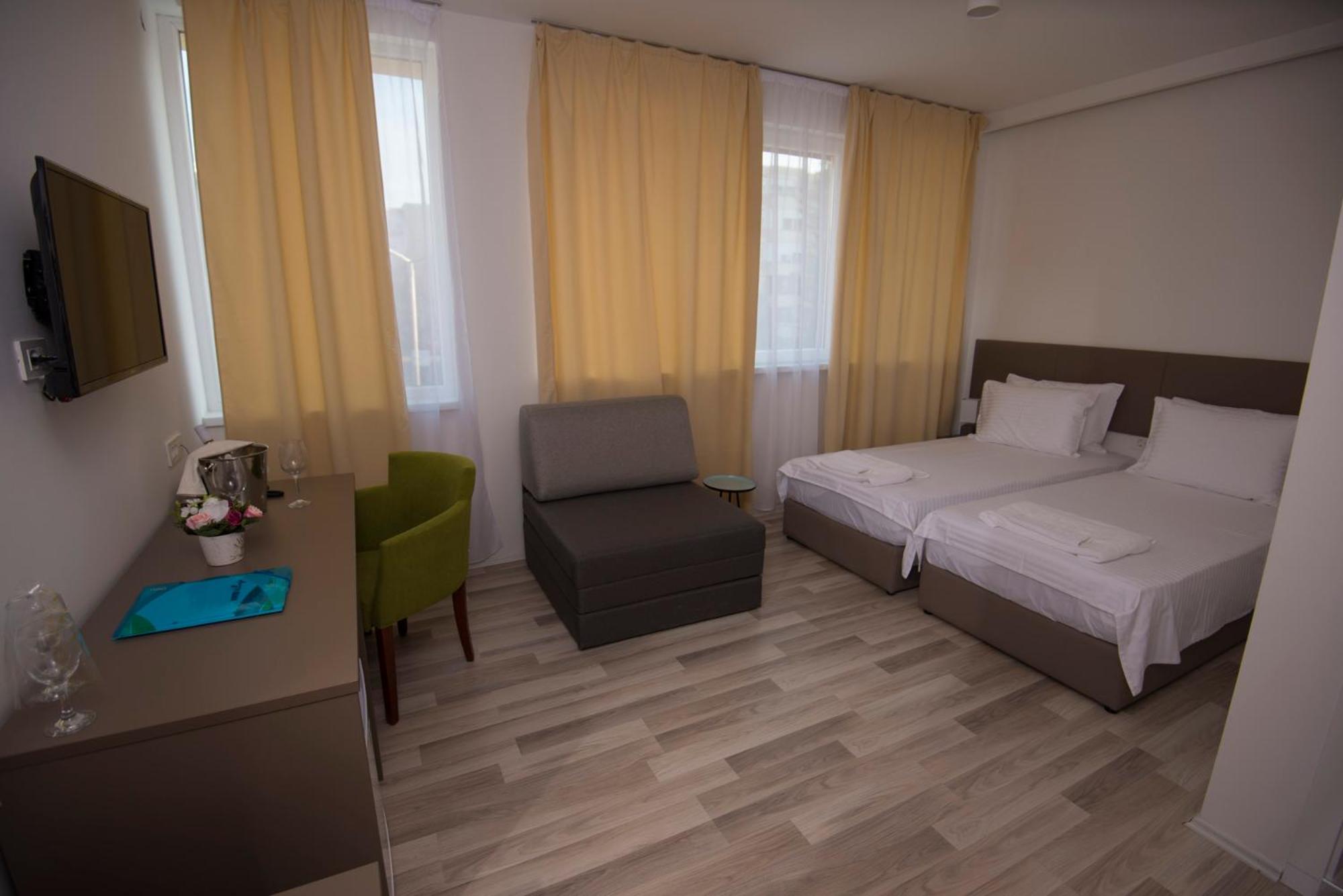 Superior Twin Room - Photo 4