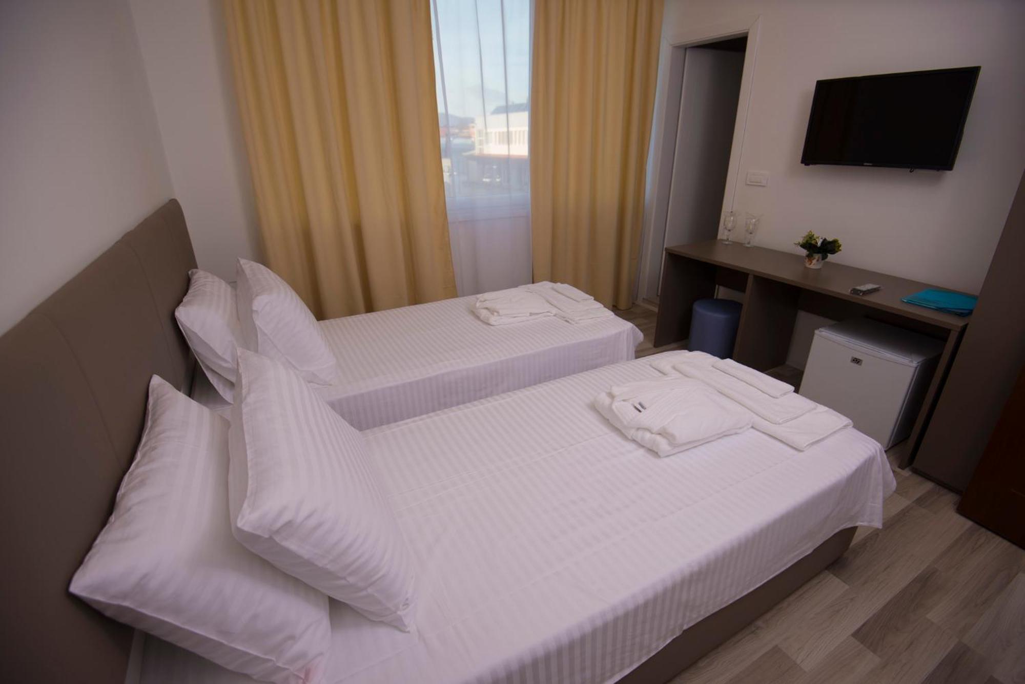 Standard Twin Room - Photo 2