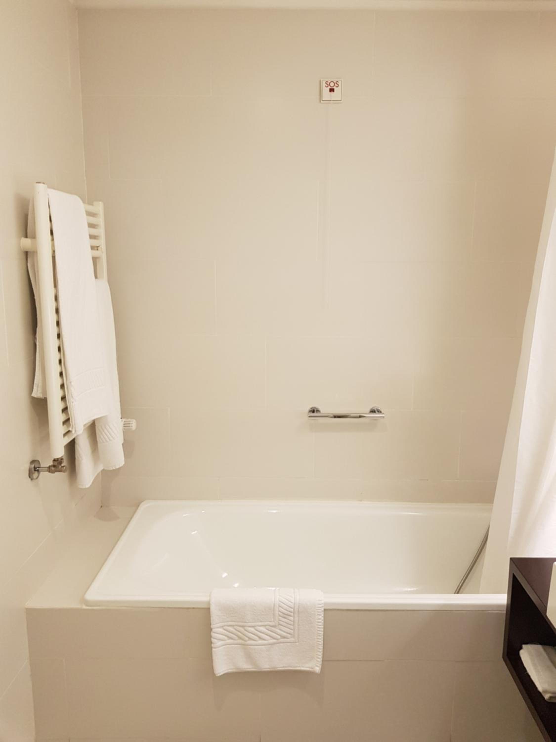 Executive Suite - Photo 7