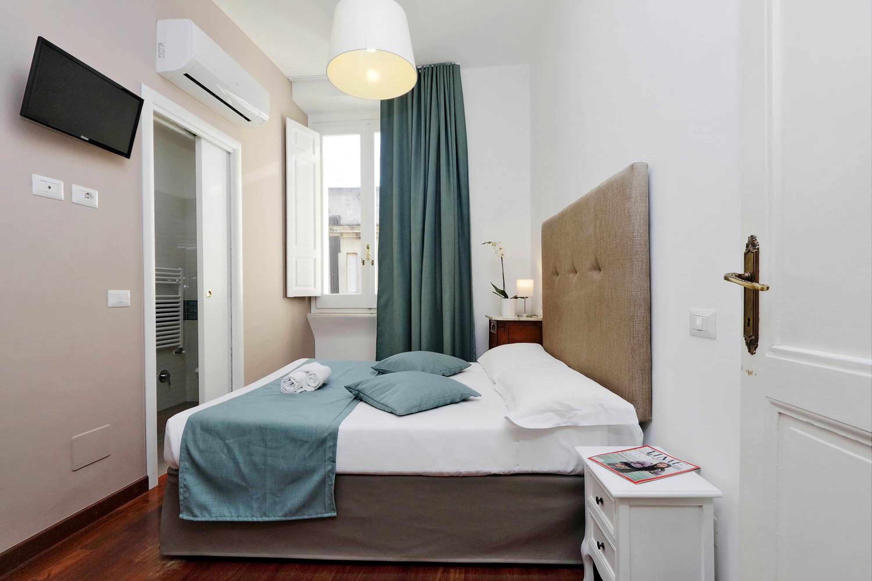 Economy Small Double Room photo 2