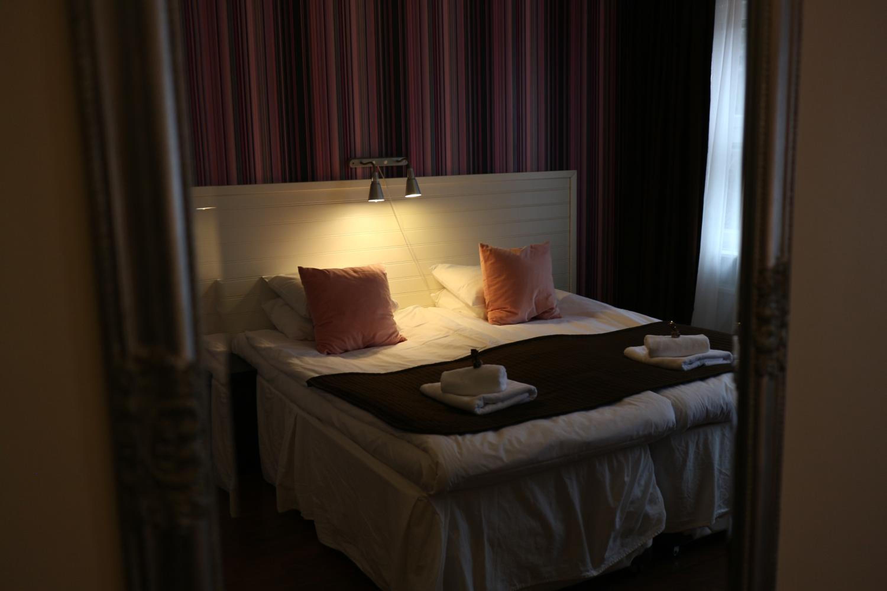 Double or Twin Room - Photo 4