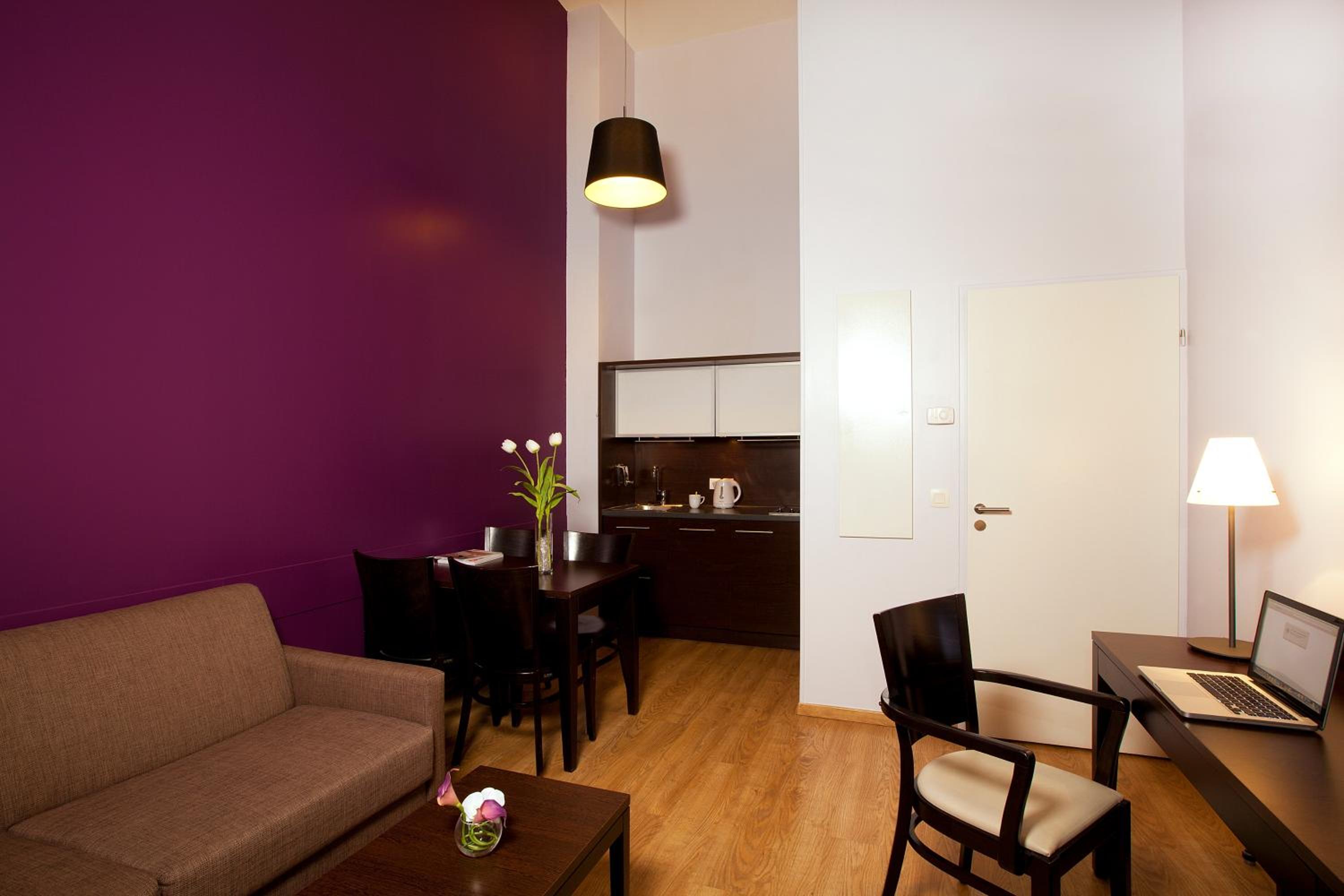 One-Bedroom Apartment (4 Adults) - Photo 1
