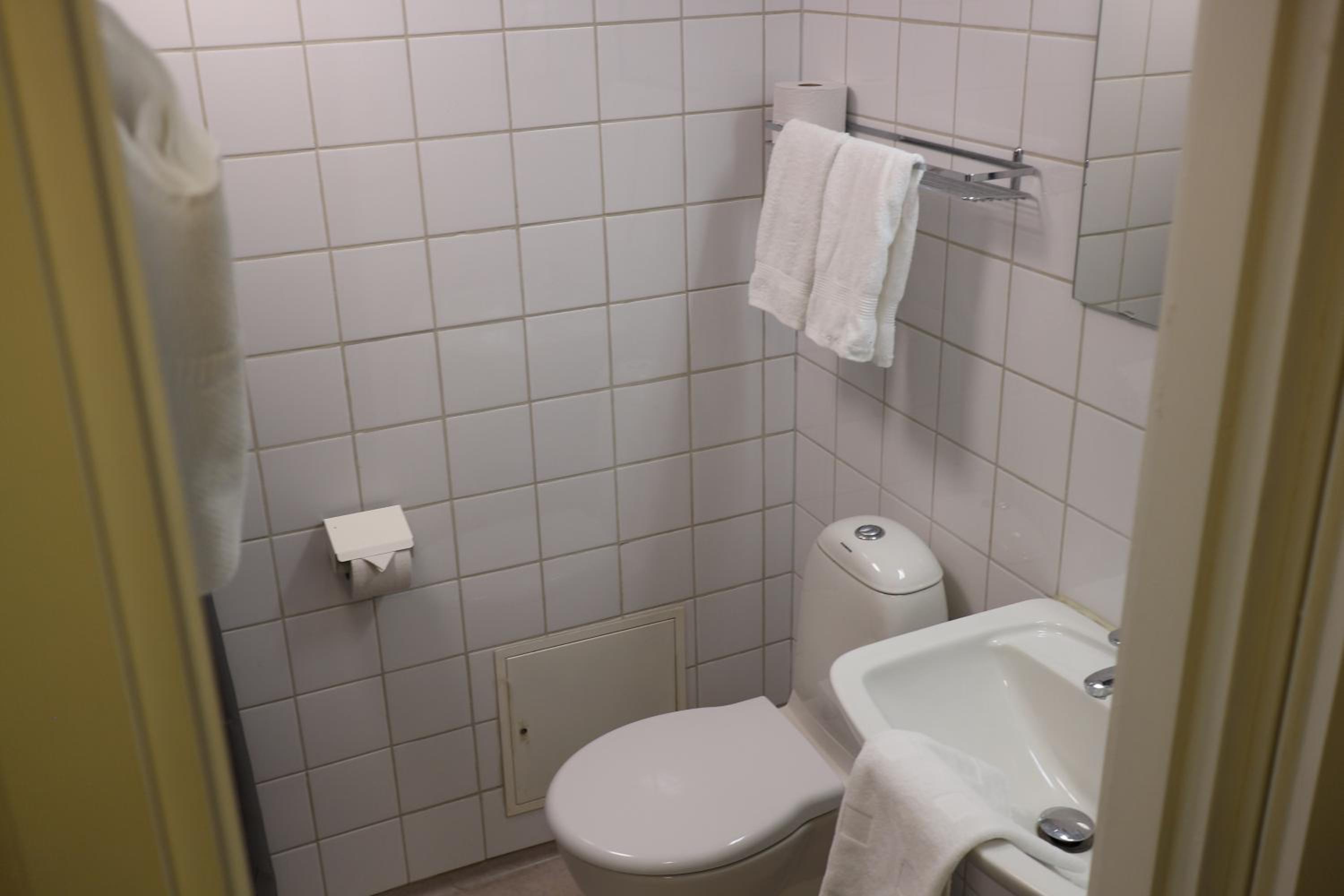Double or Twin Room - Photo 8