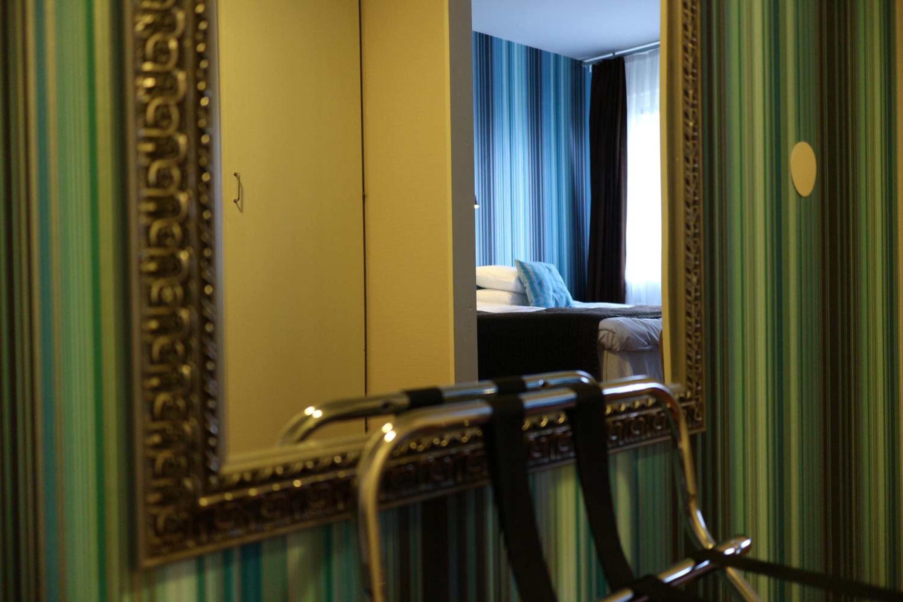 Double or Twin Room - Photo 13
