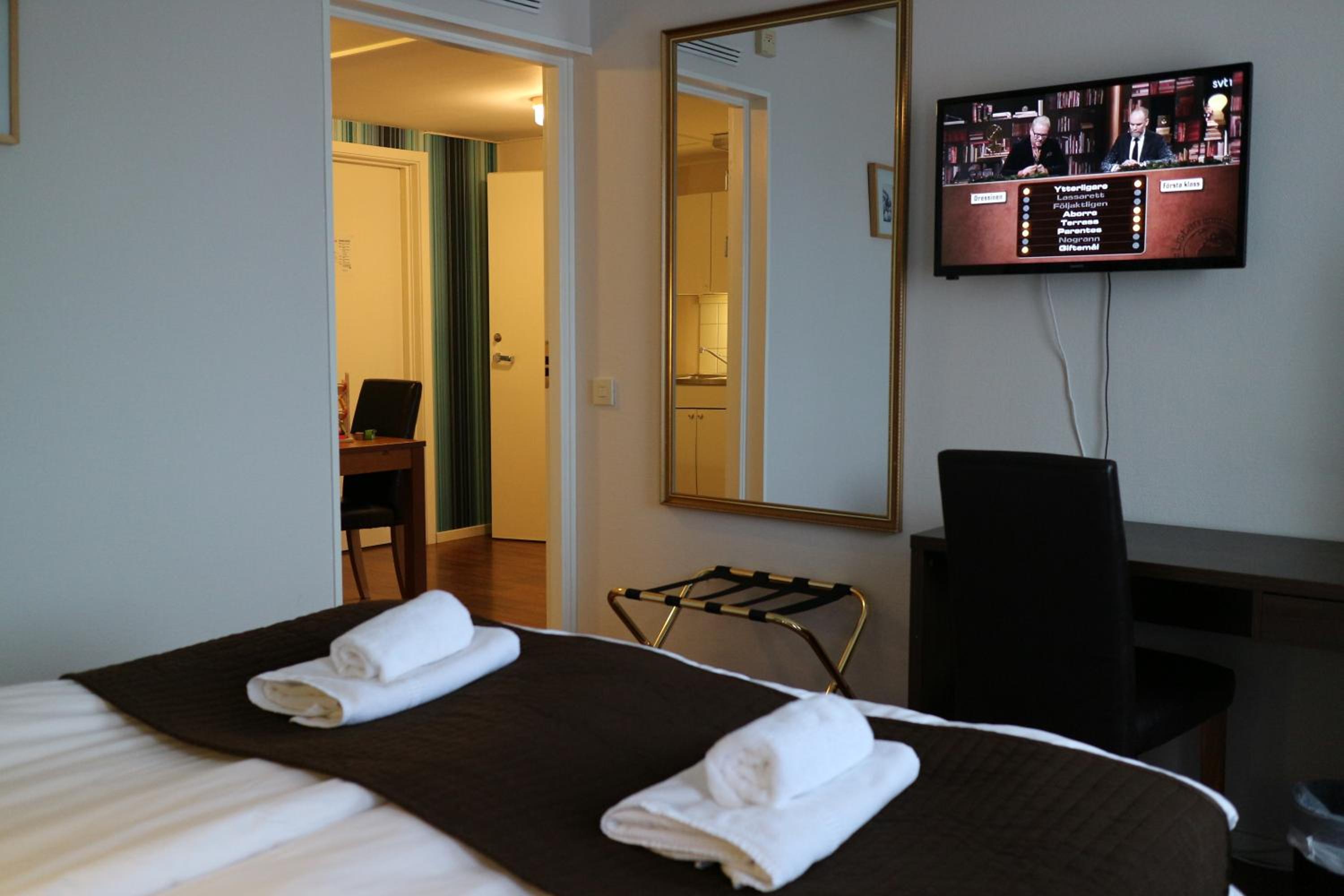 Superior Family Room - Photo 19