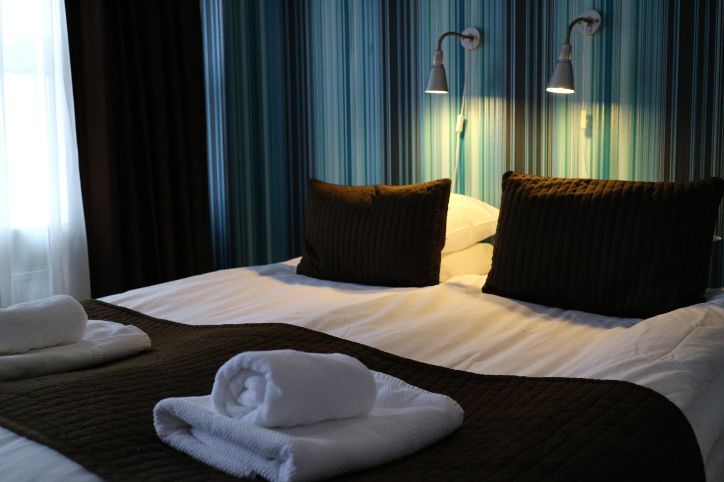 Double or Twin Room - Photo 11