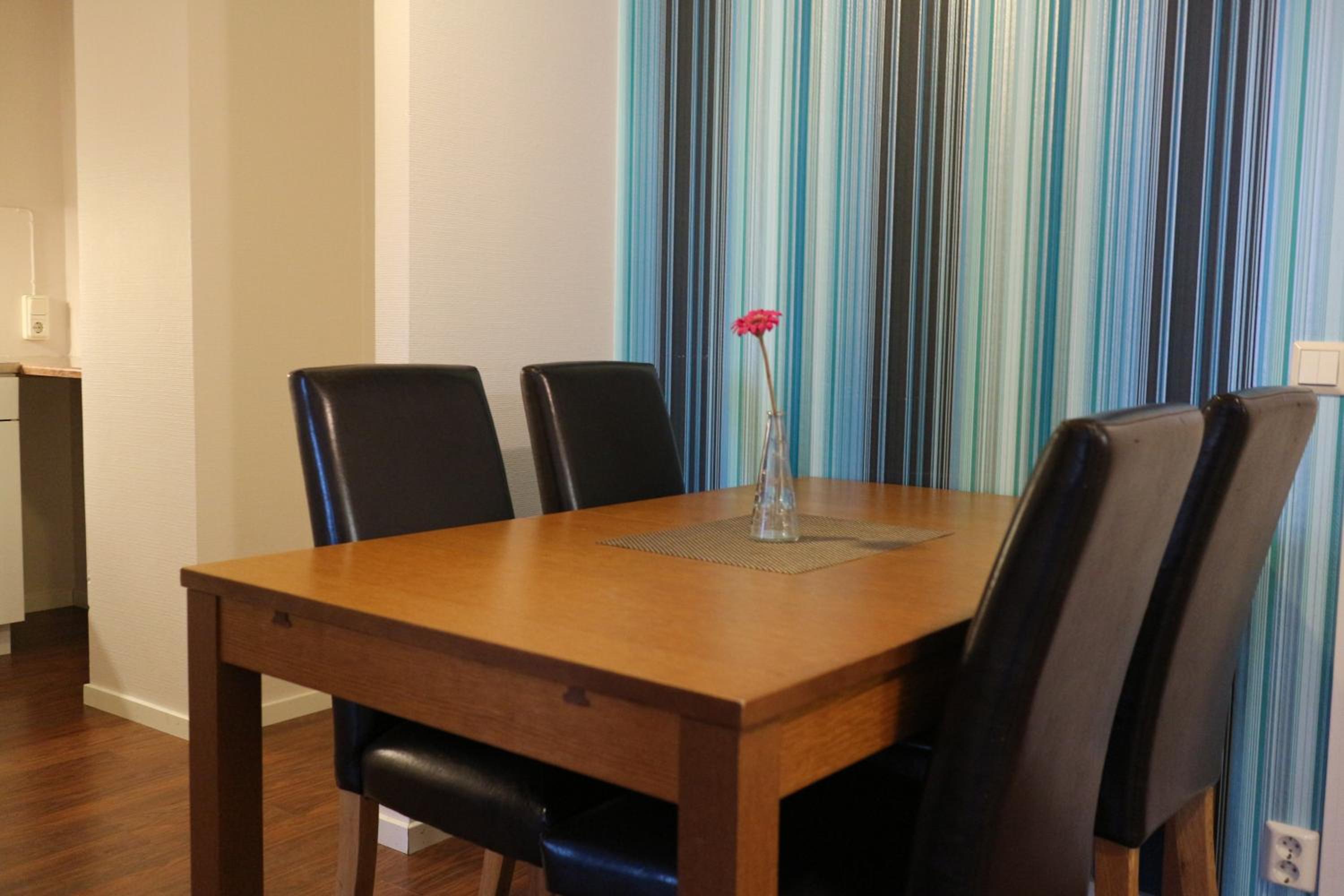 Superior Family Room - Photo 4