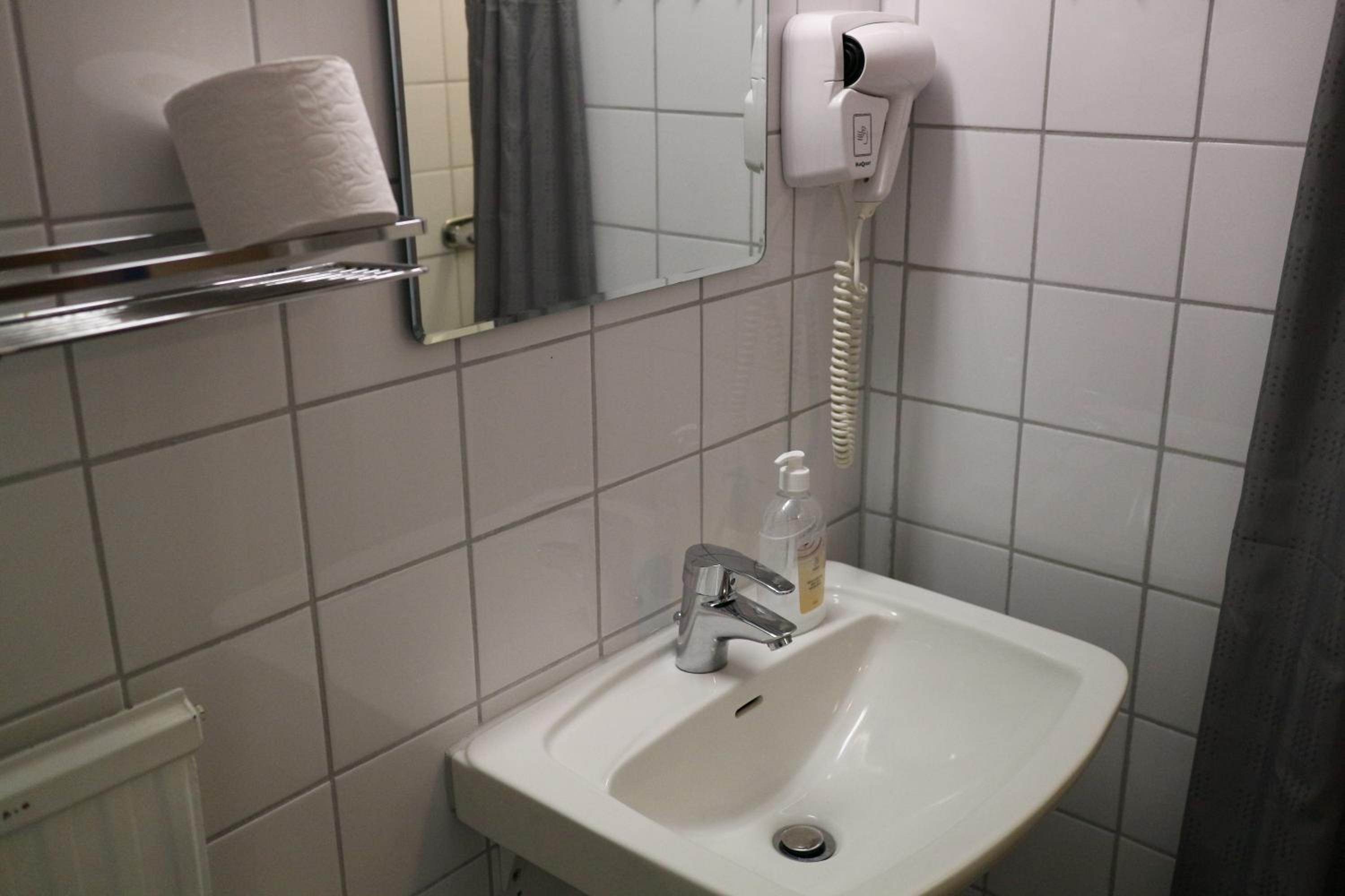 Double or Twin Room - Photo 20