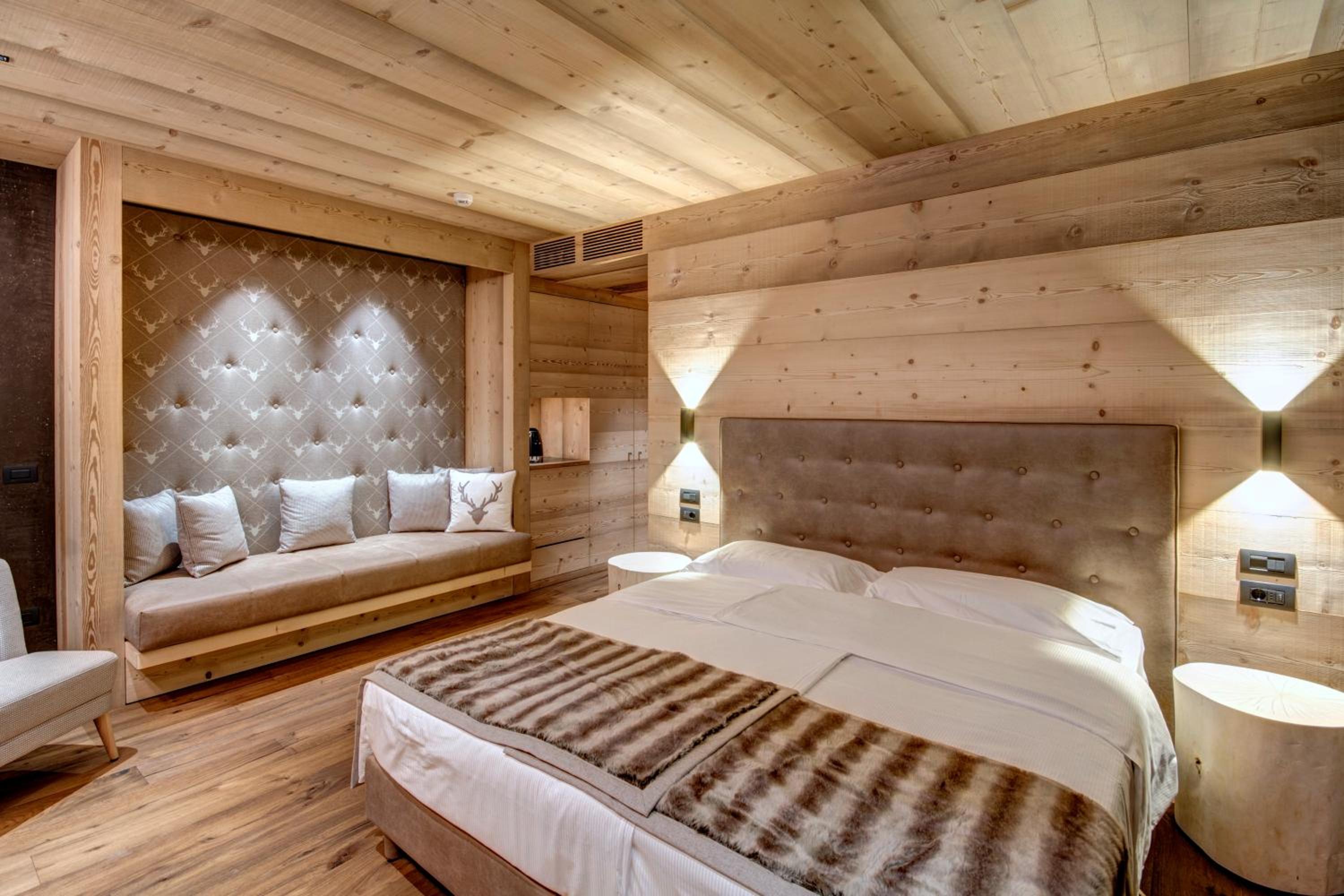 Deluxe Double or Twin Room with Mountain View