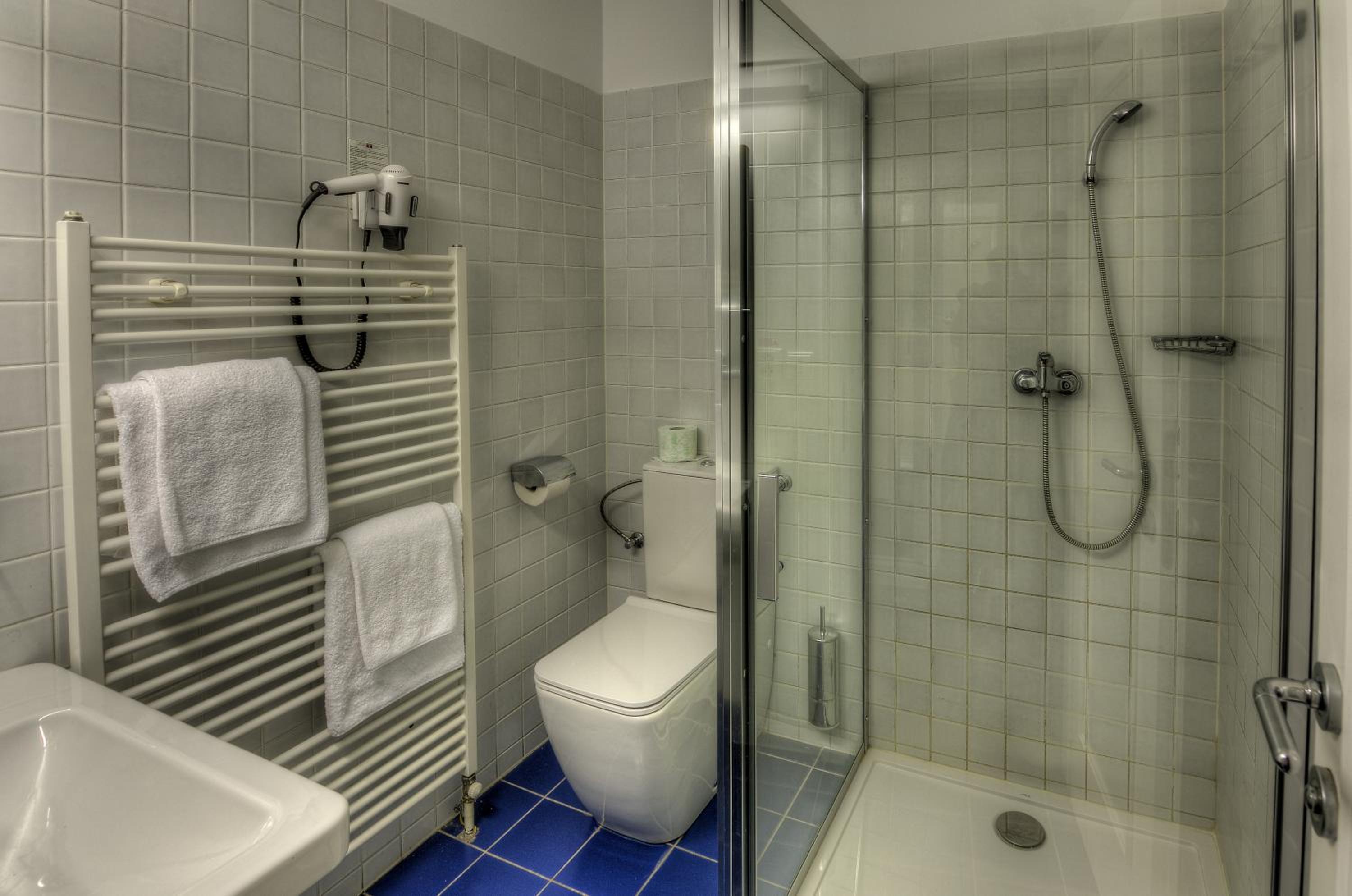 Double Room - Photo 5