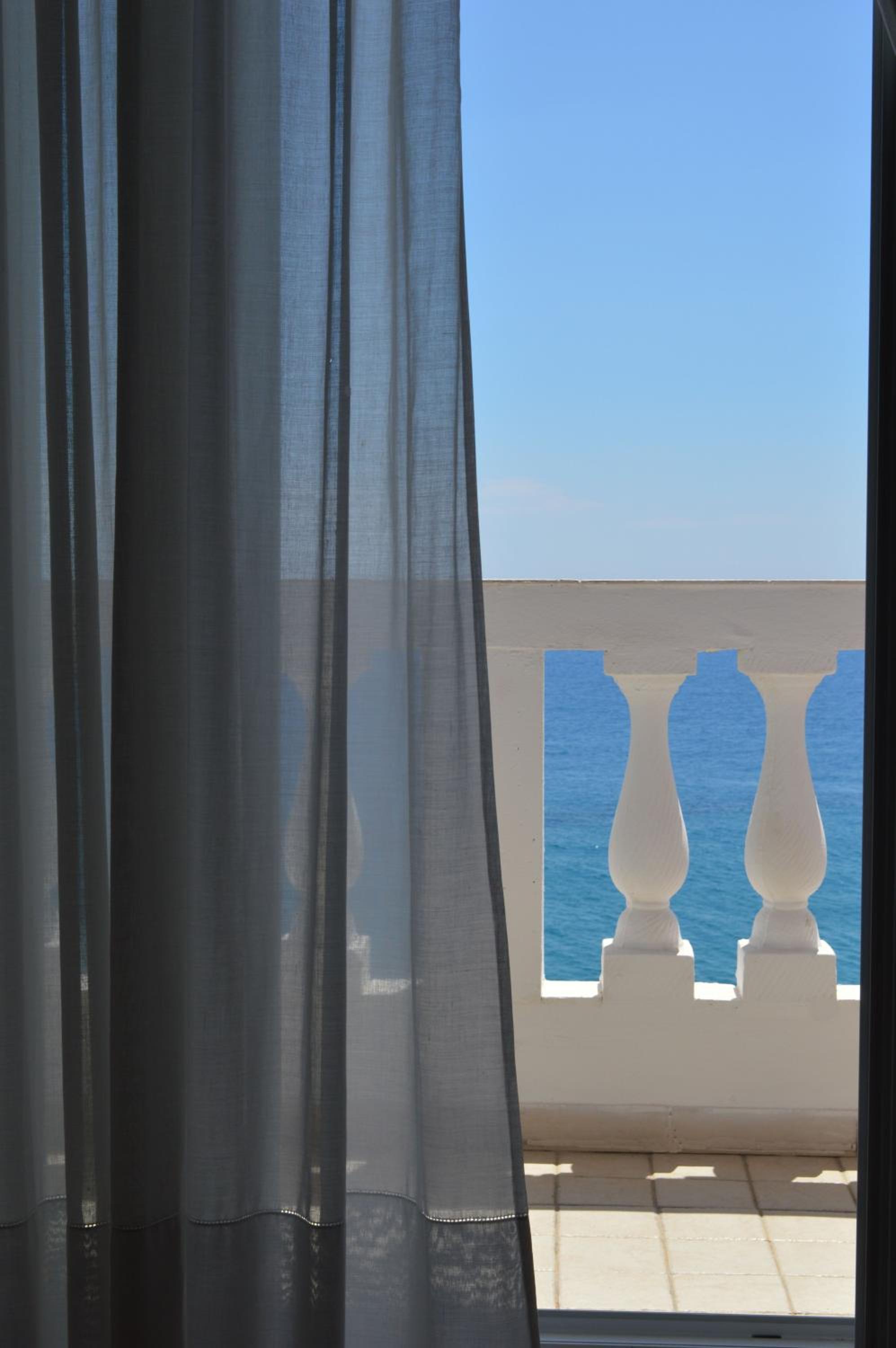Double Room with Balcony and Sea View - Photo 7