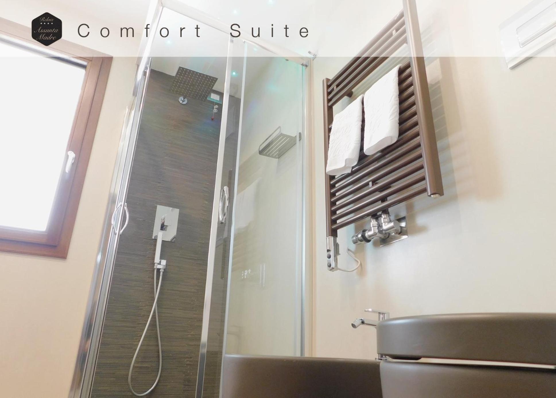 King Suite with Spa Bath photo 2