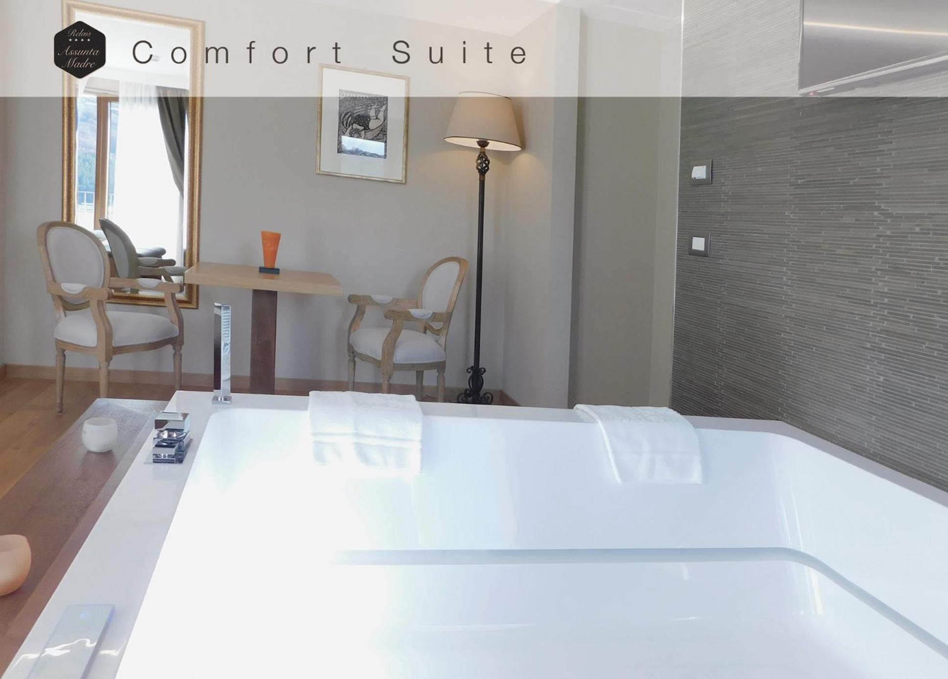 King Suite with Spa Bath photo 3