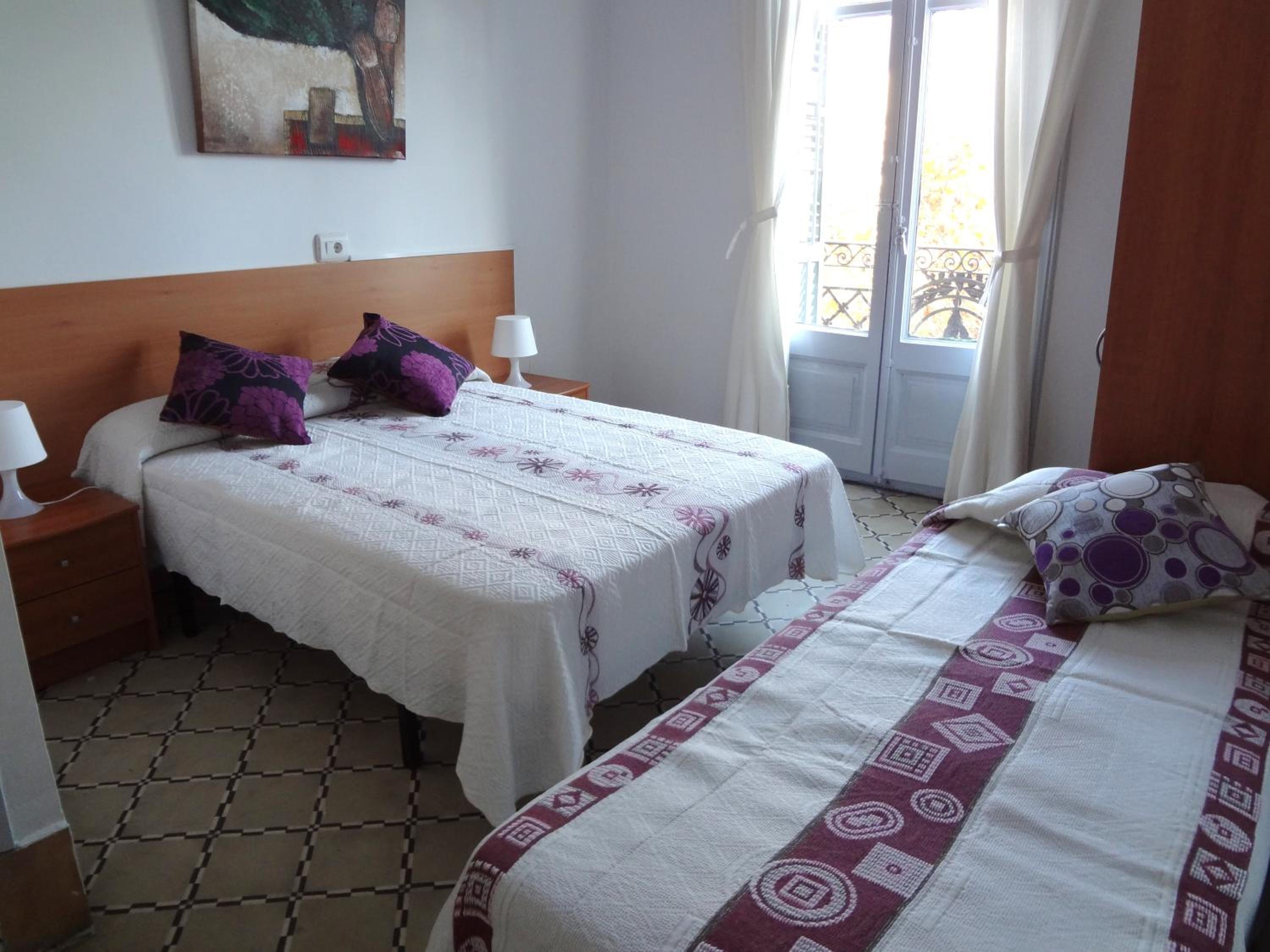 Triple Room with Private Bathroom photo 2