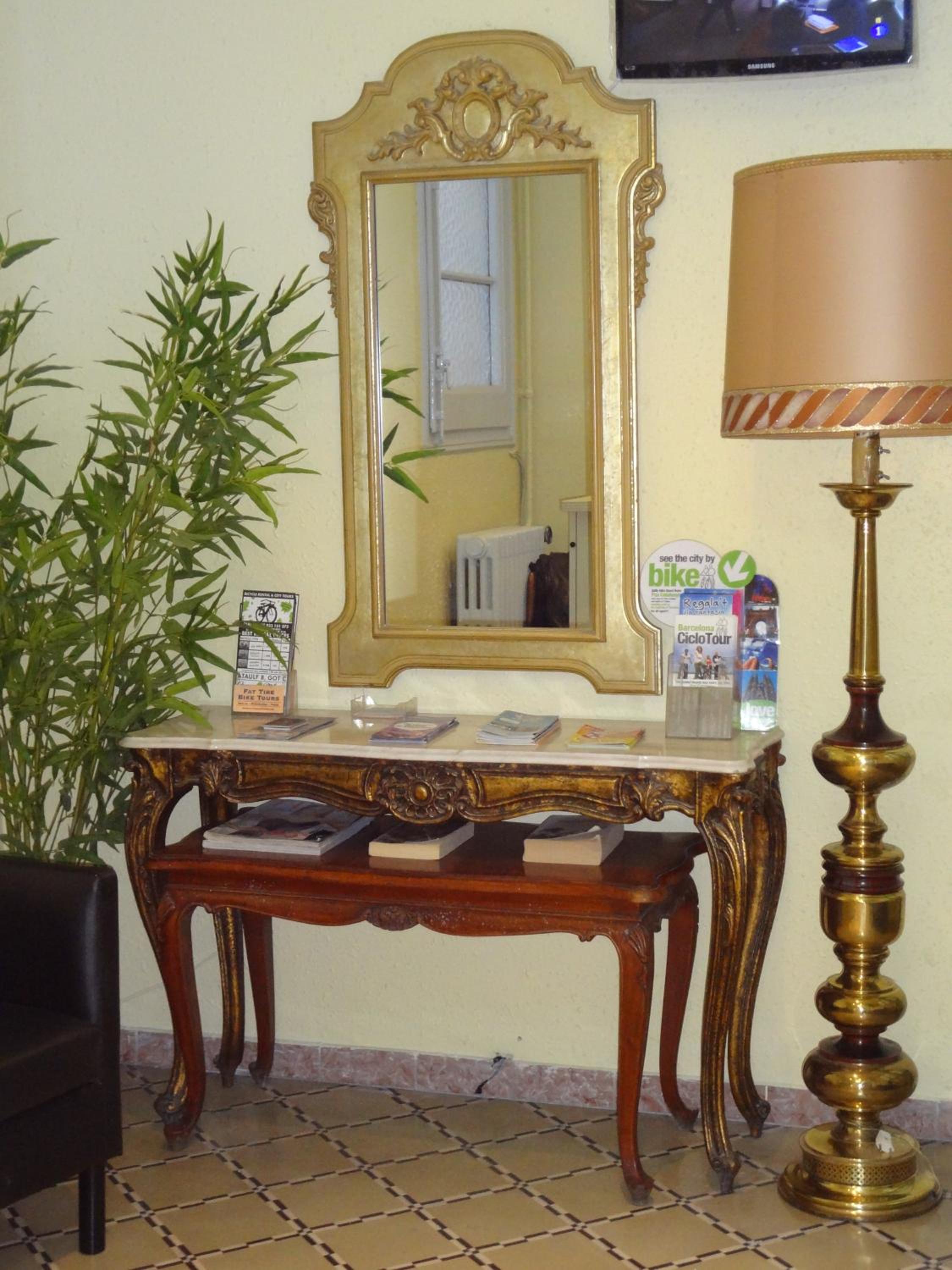 Twin Room with Shared Bathroom photo 3