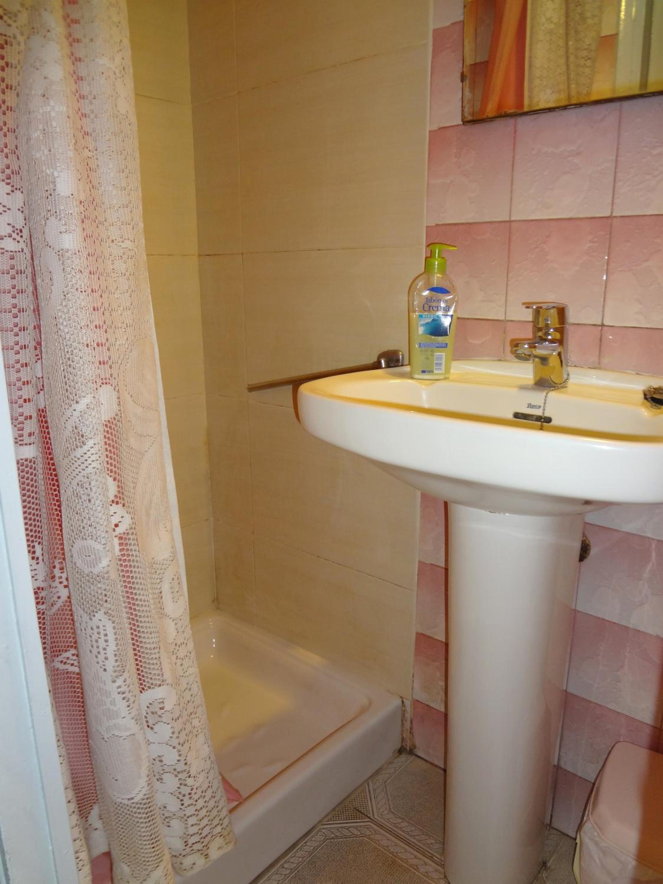 Single Room with Shared Bathroom photo 2