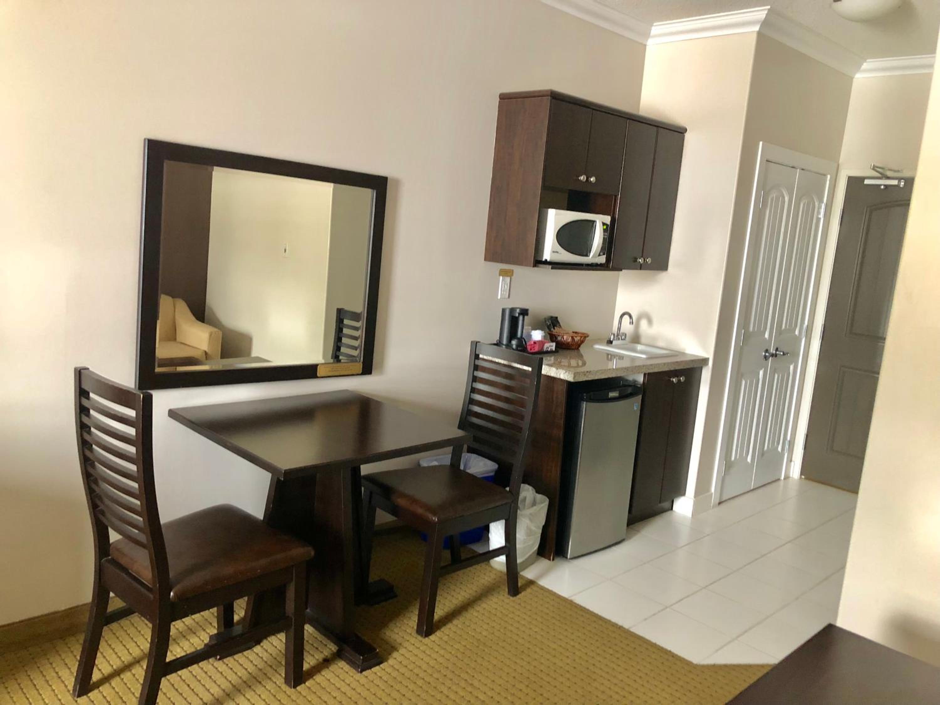 King Room - Non-Smoking - Photo 3