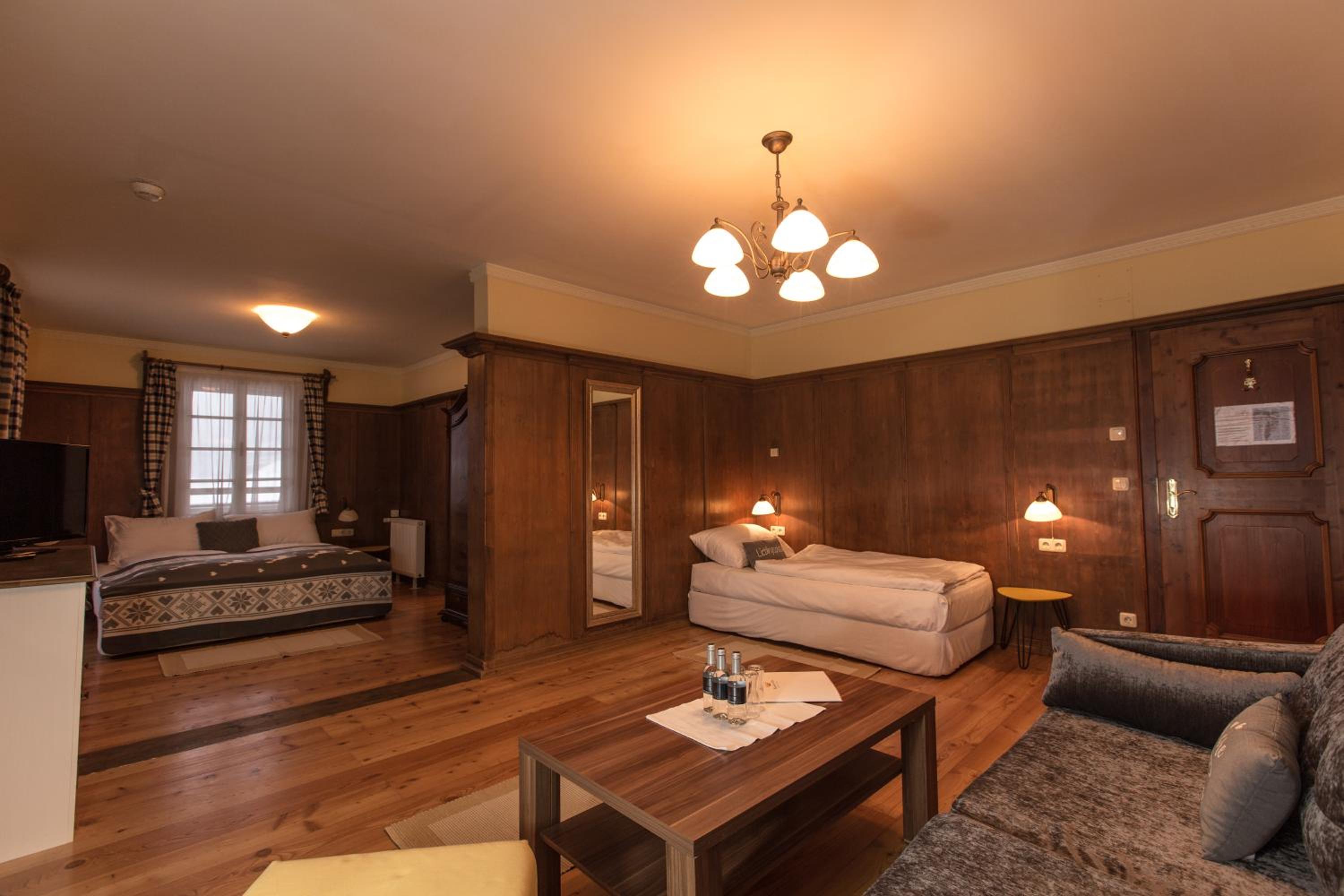 Suite with Mountain View - Photo 2