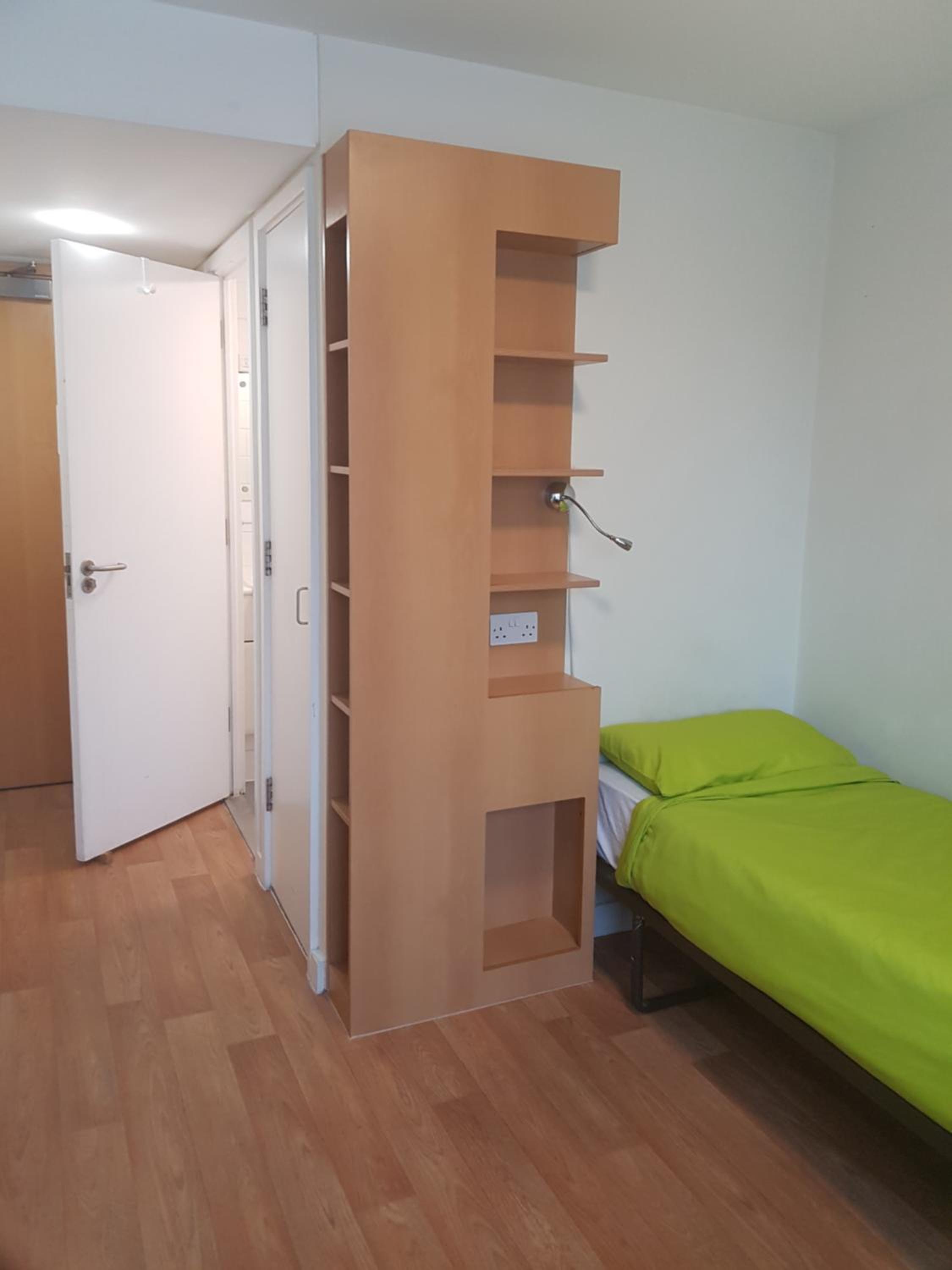 Single Room with Private Bathroom photo 1