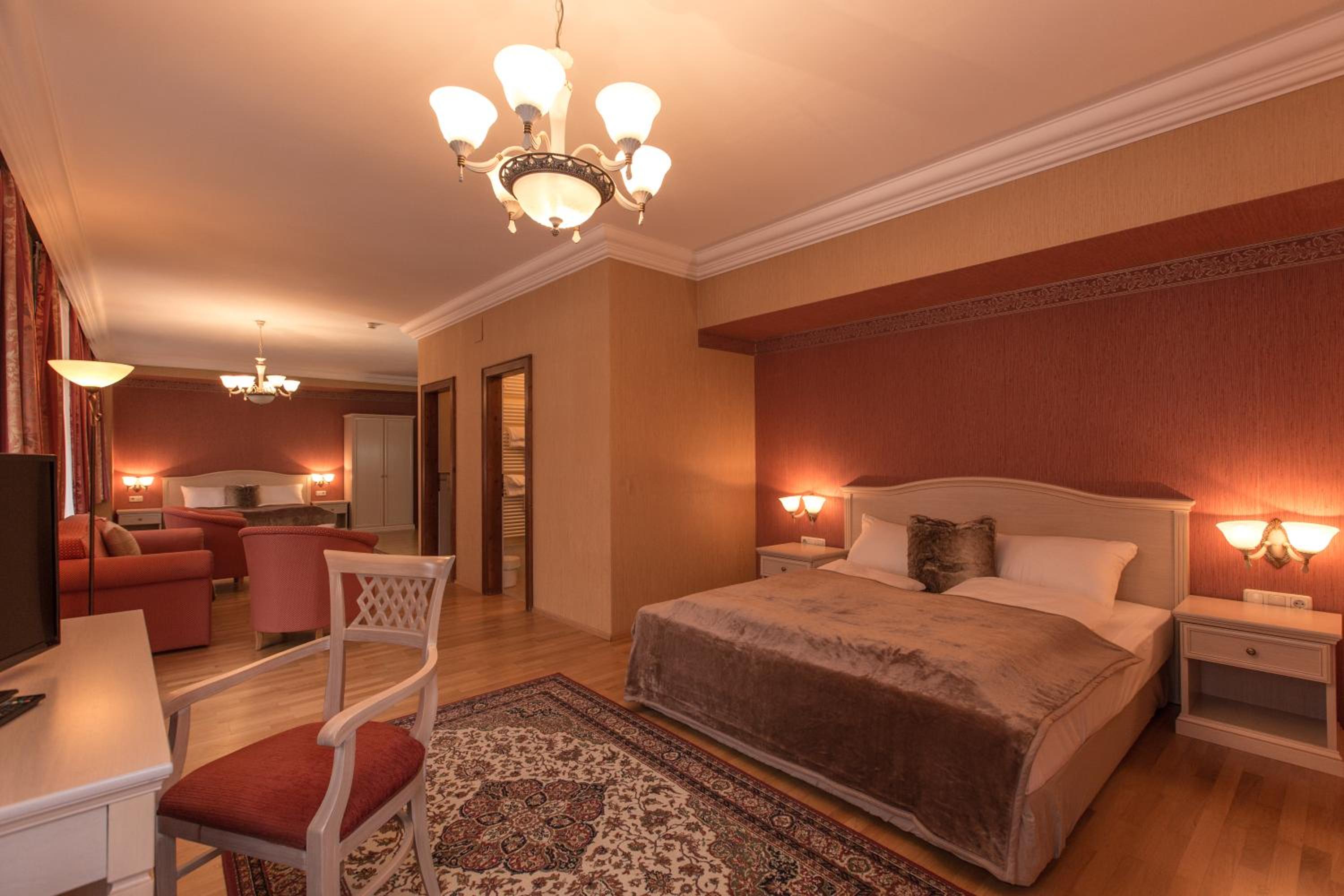 Suite with Mountain View - Photo 3