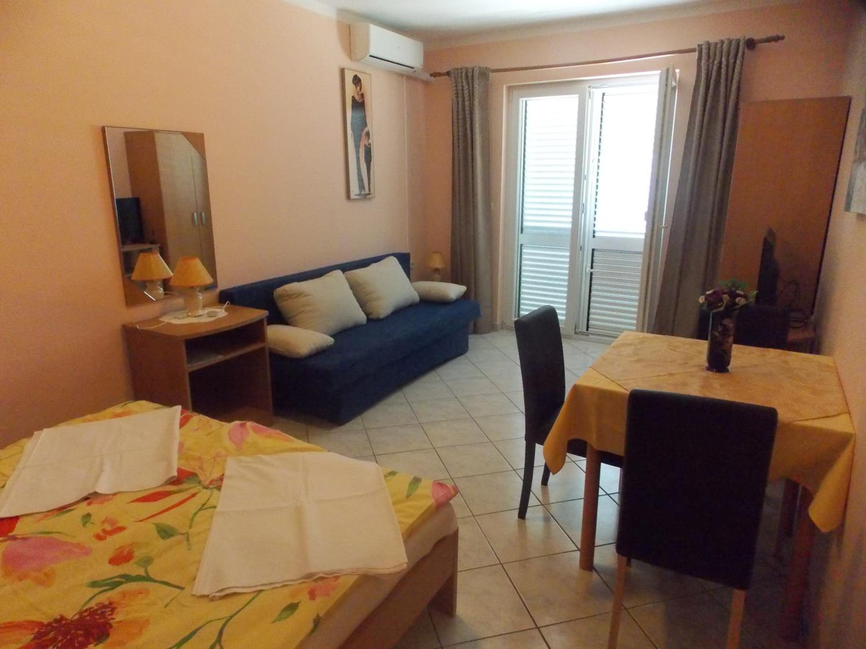 Studio Apartment photo 3