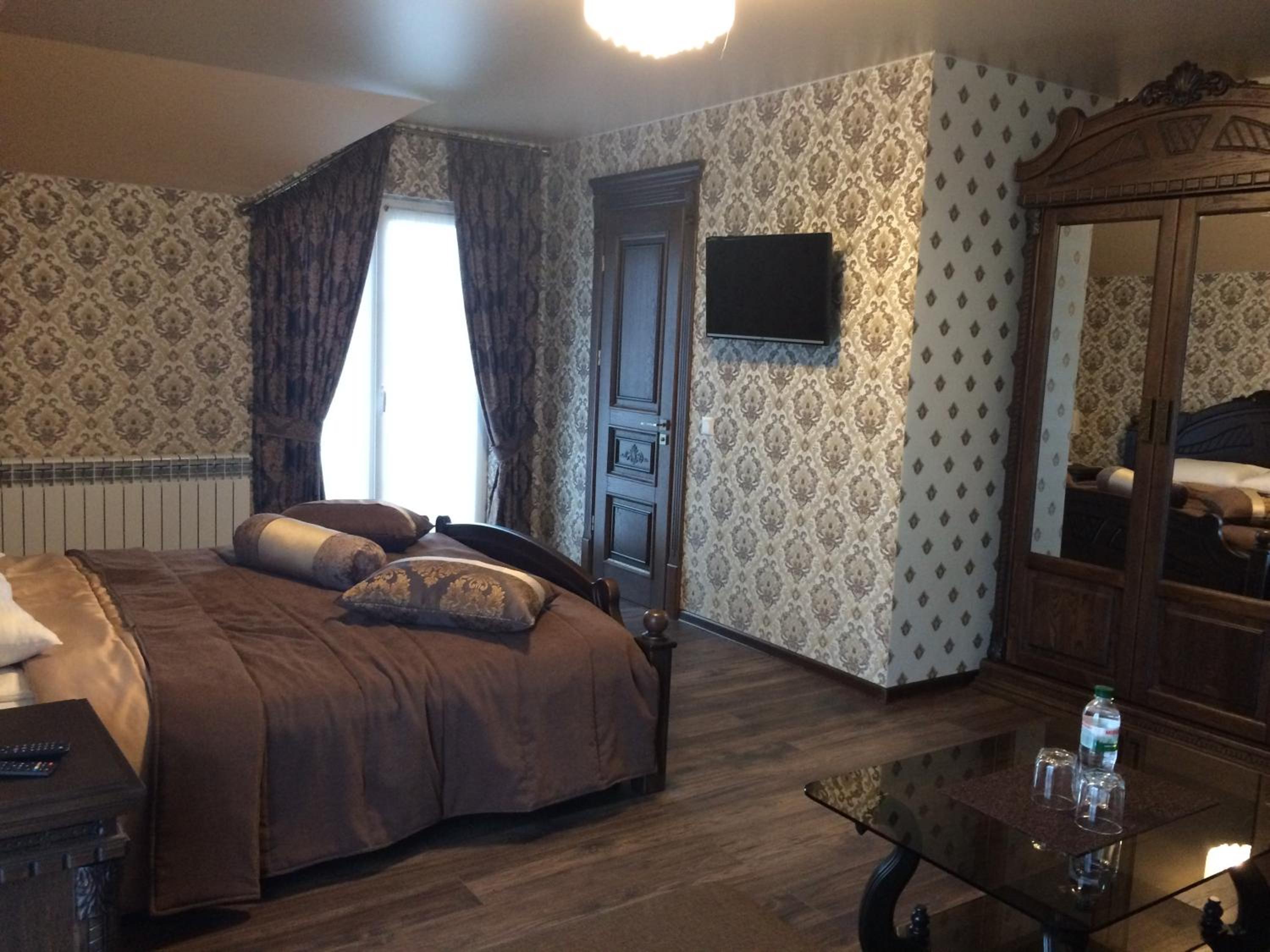 King Suite with Balcony photo 3