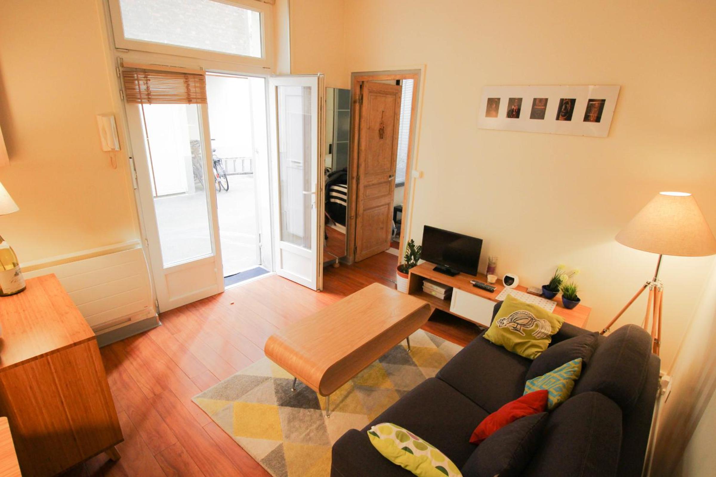 One-Bedroom Apartment photo 2