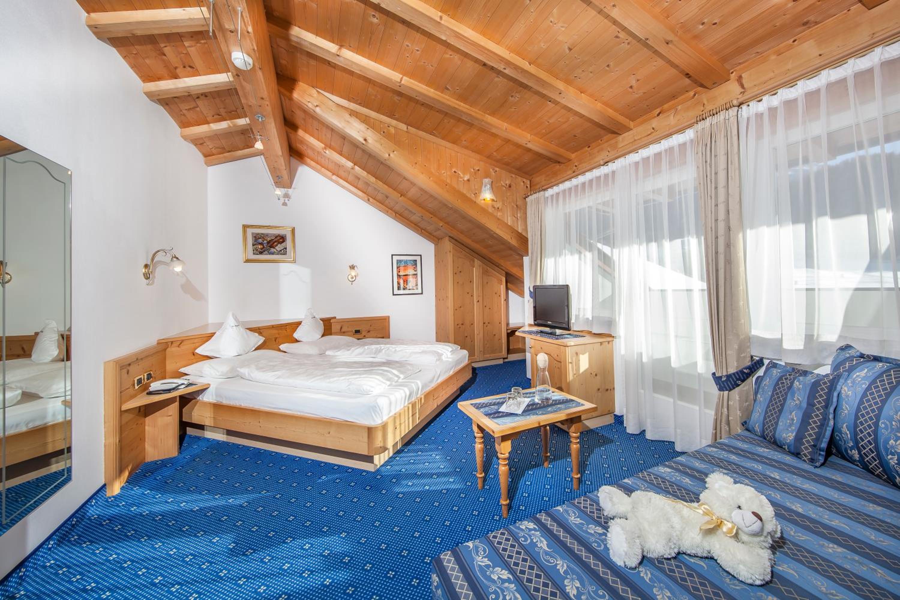 Triple Room with Balcony - Photo 11