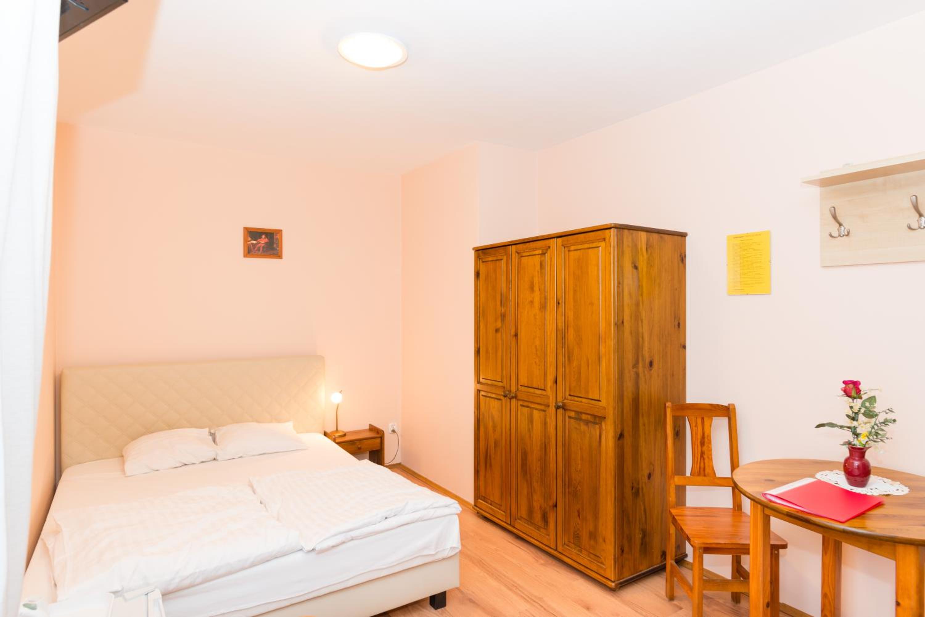 Double Room - Photo 6