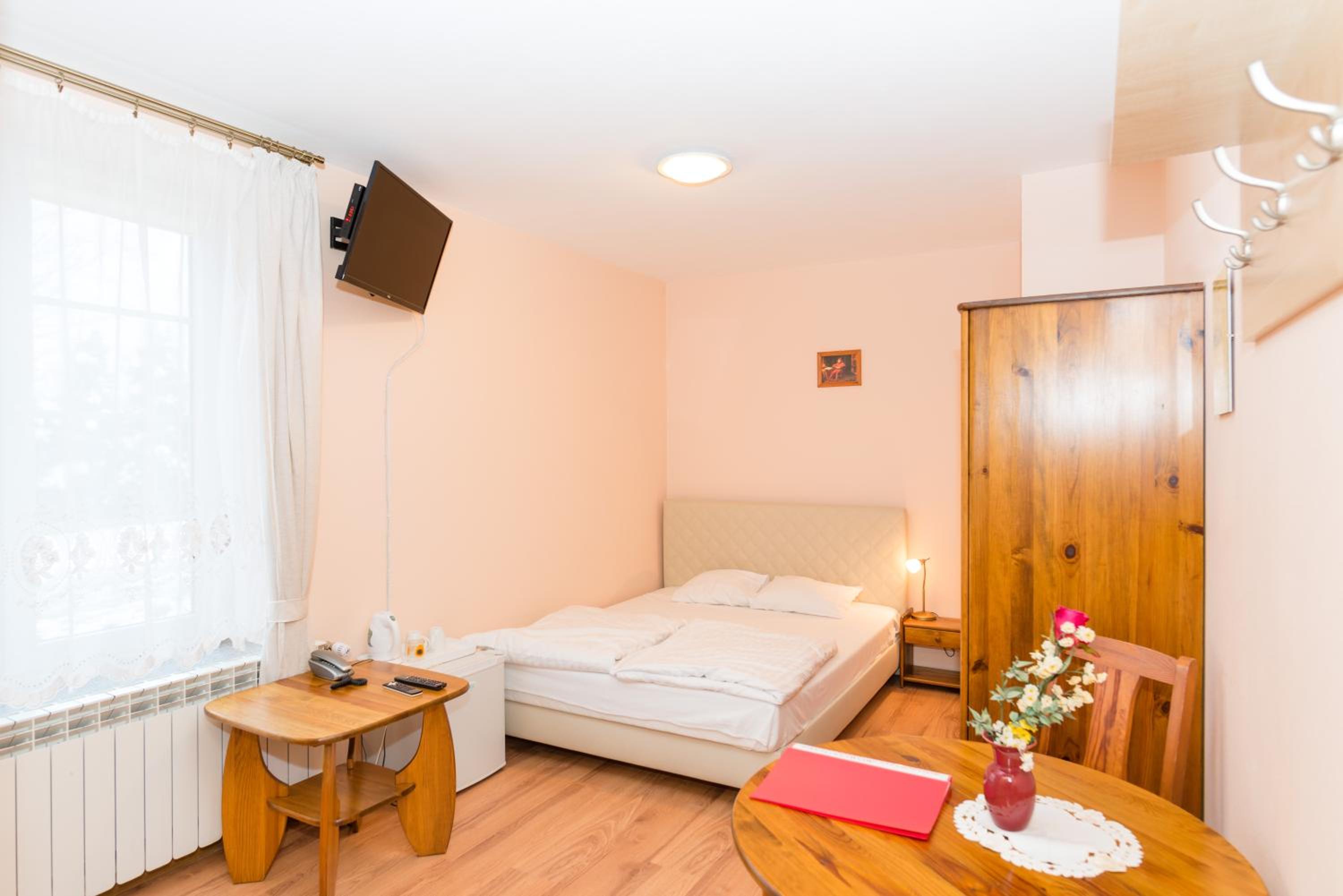 Double Room - Photo 7