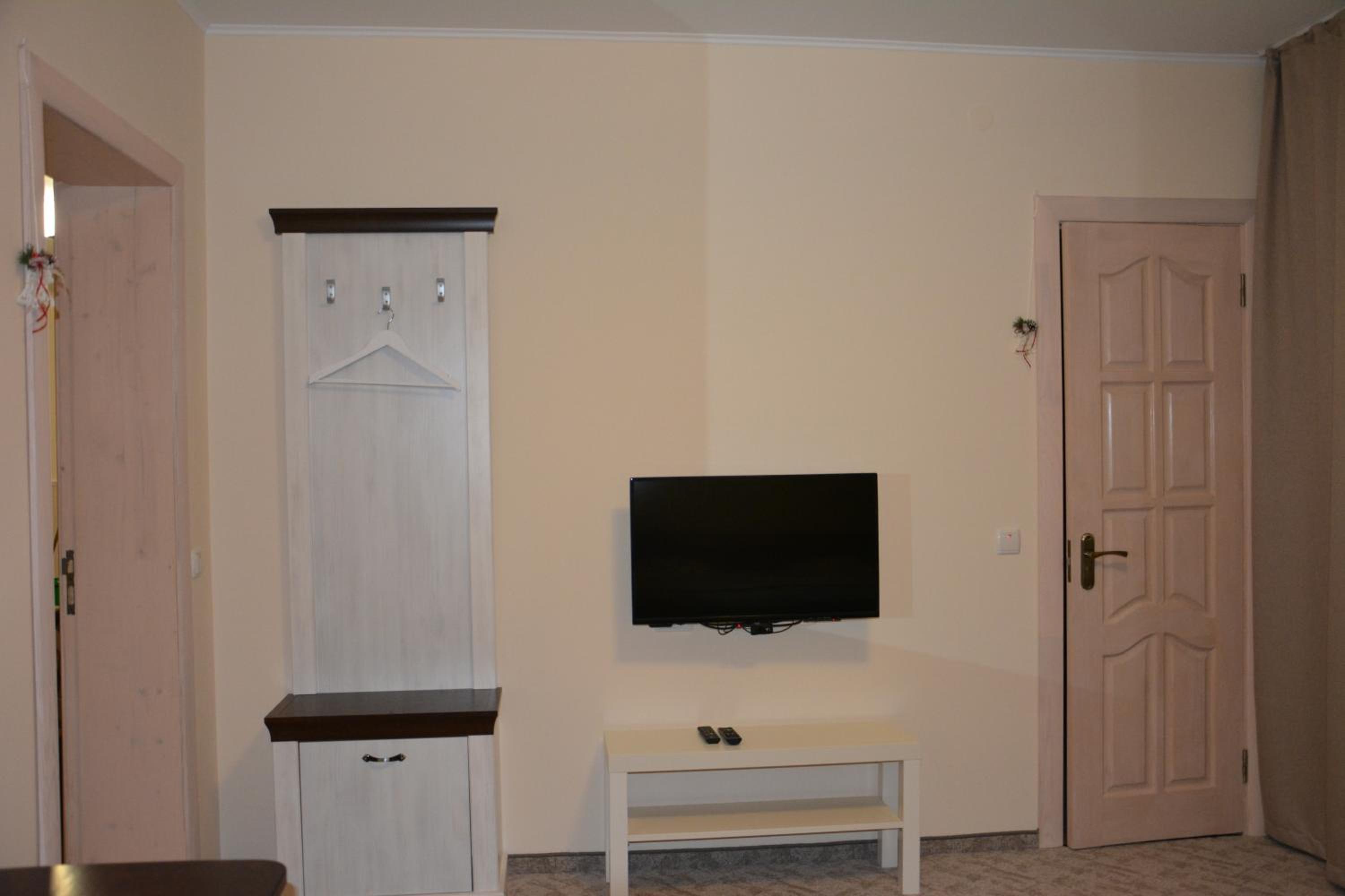 Deluxe Double Room with Shower photo 3