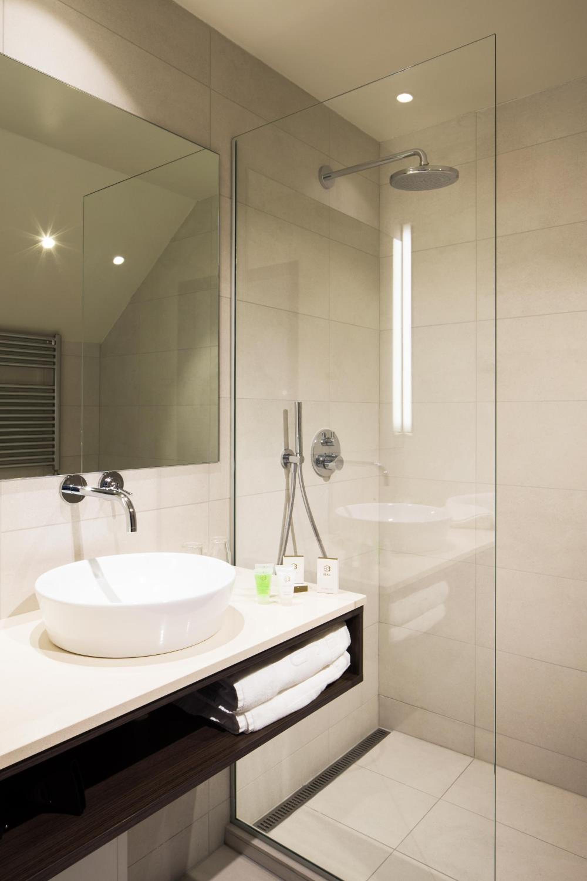 The Suite - Photo 11